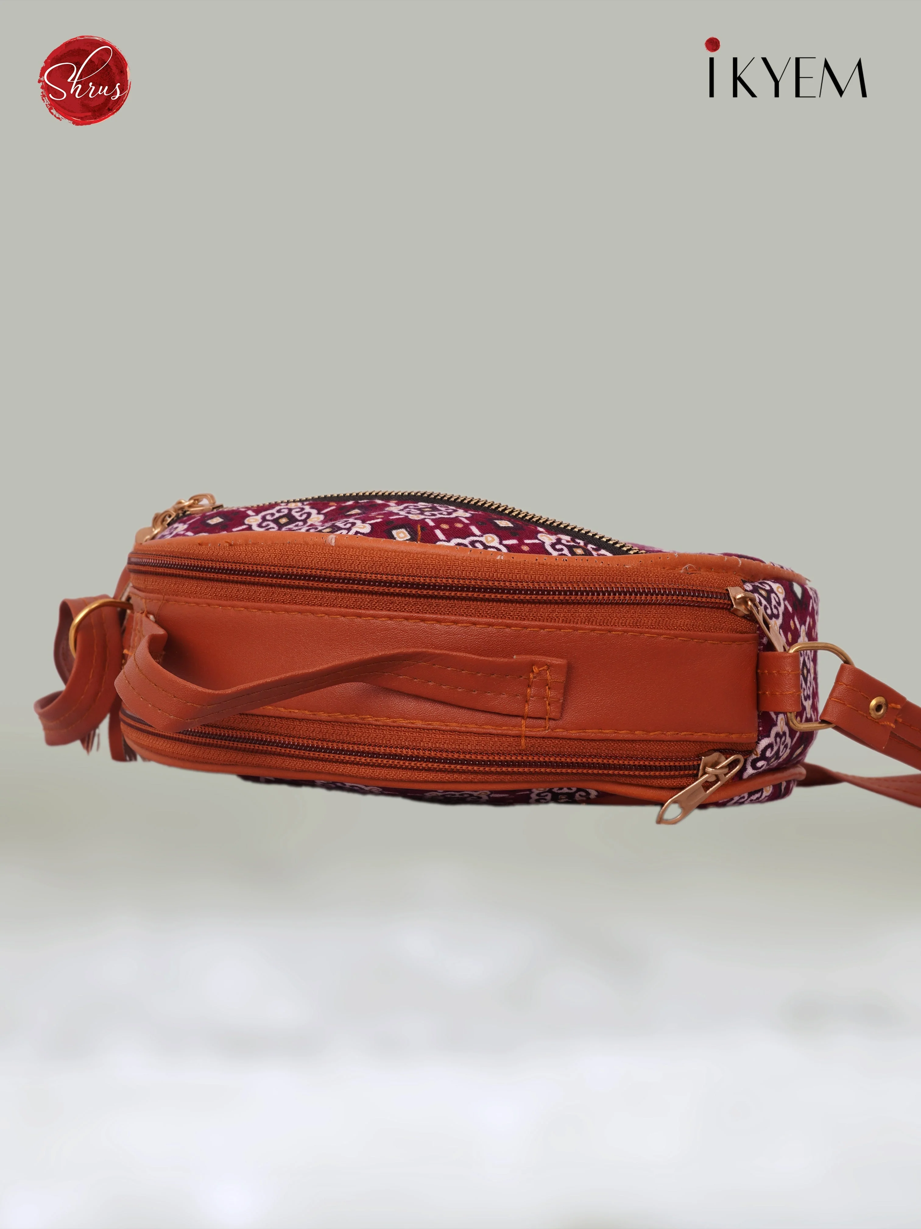 Printed Sling Bag - 3J21030 - Image 3