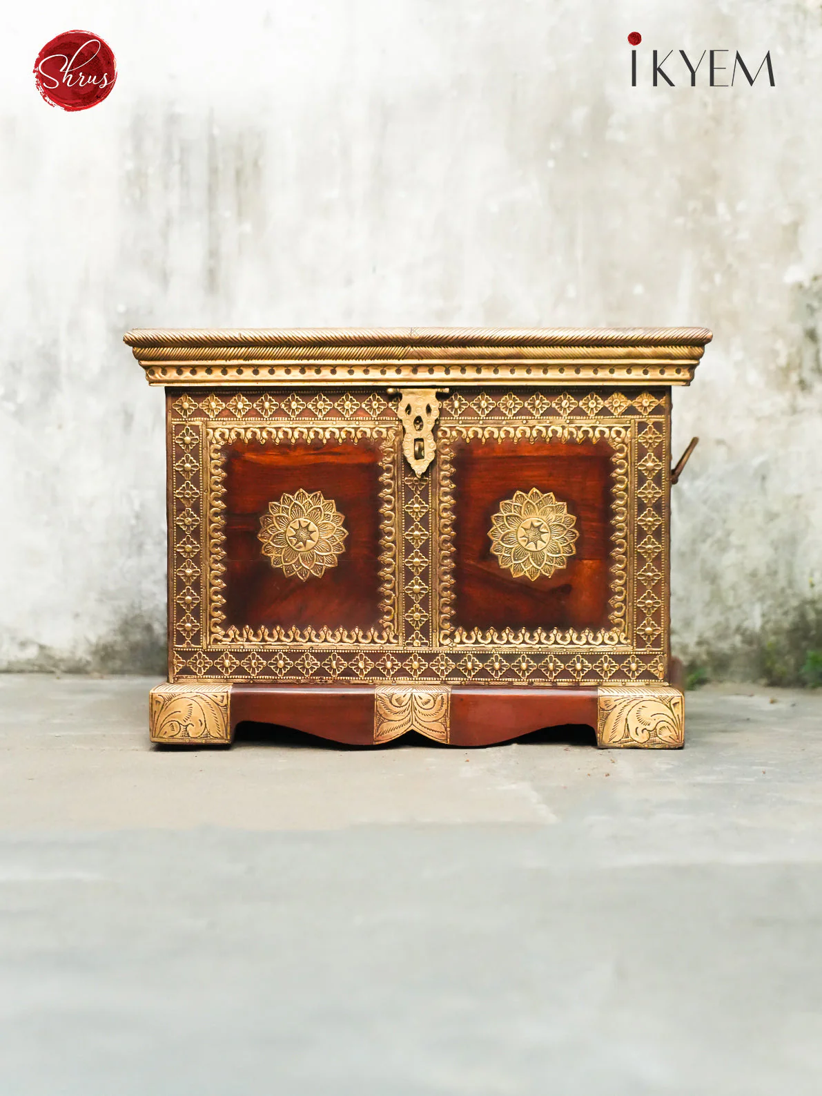 Brass embellished wooden trunk box - Image 3