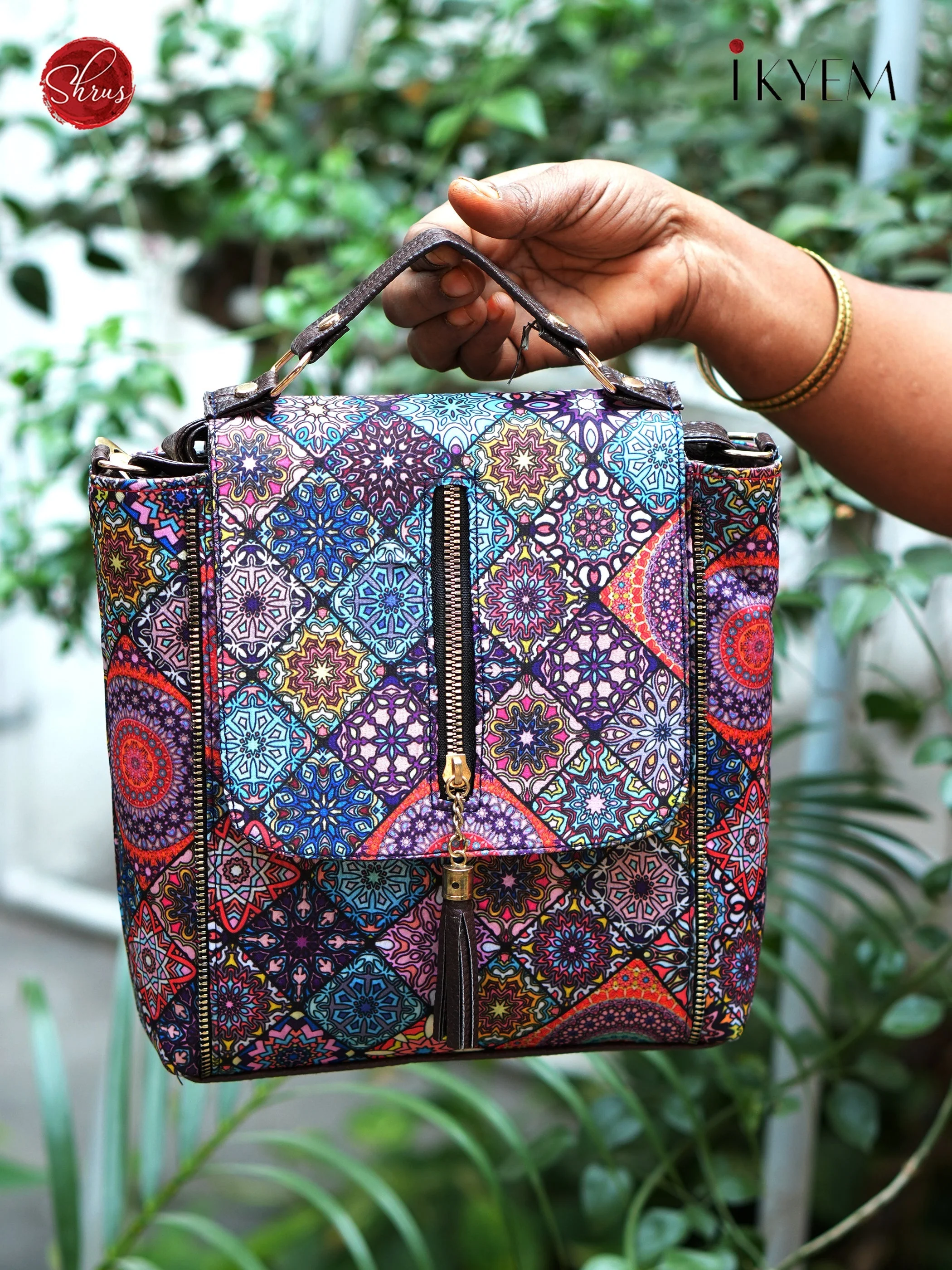 Multicolor -Printed hand bag - Image 2