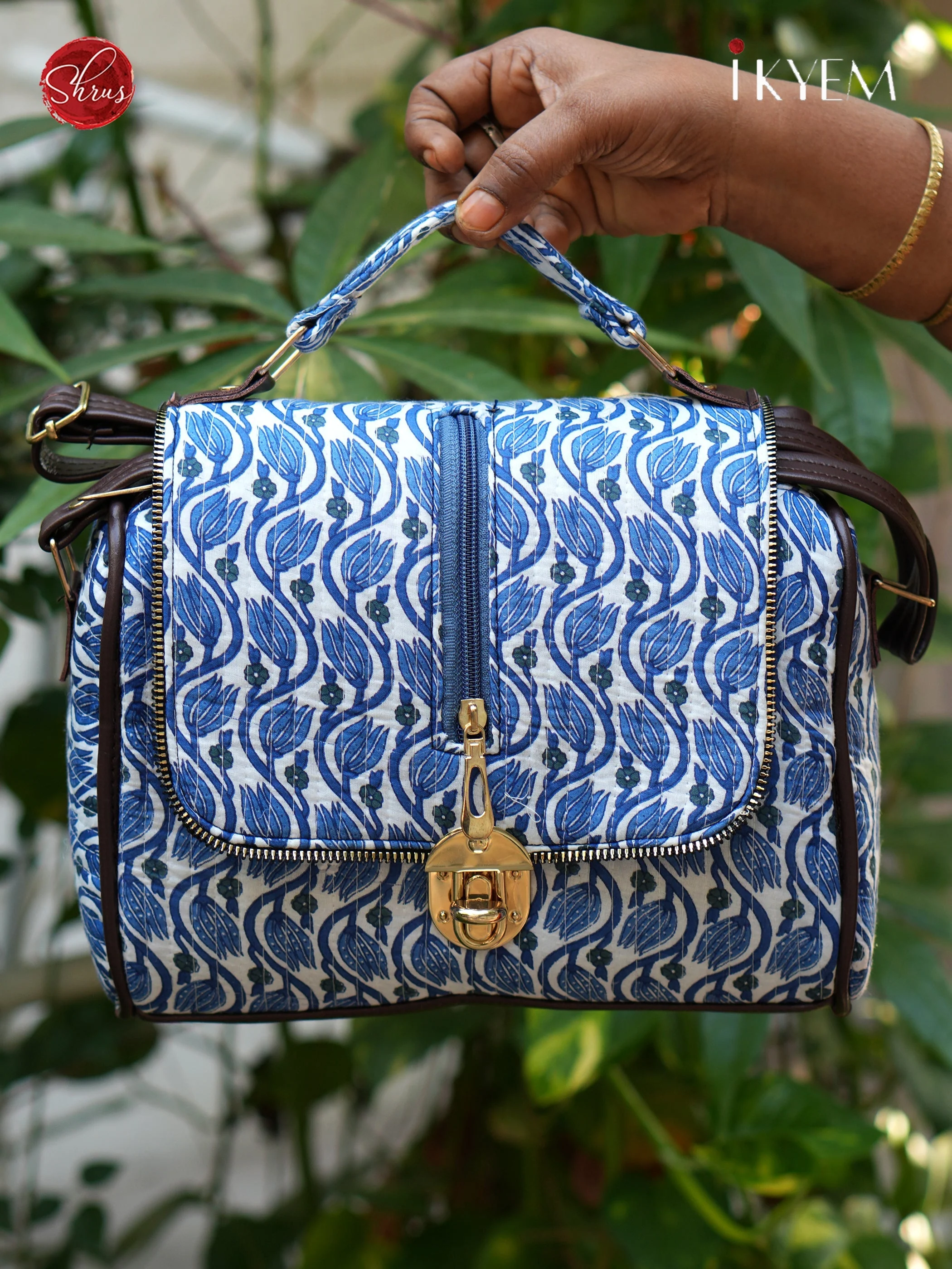 Blue printed hand bag - Image 2