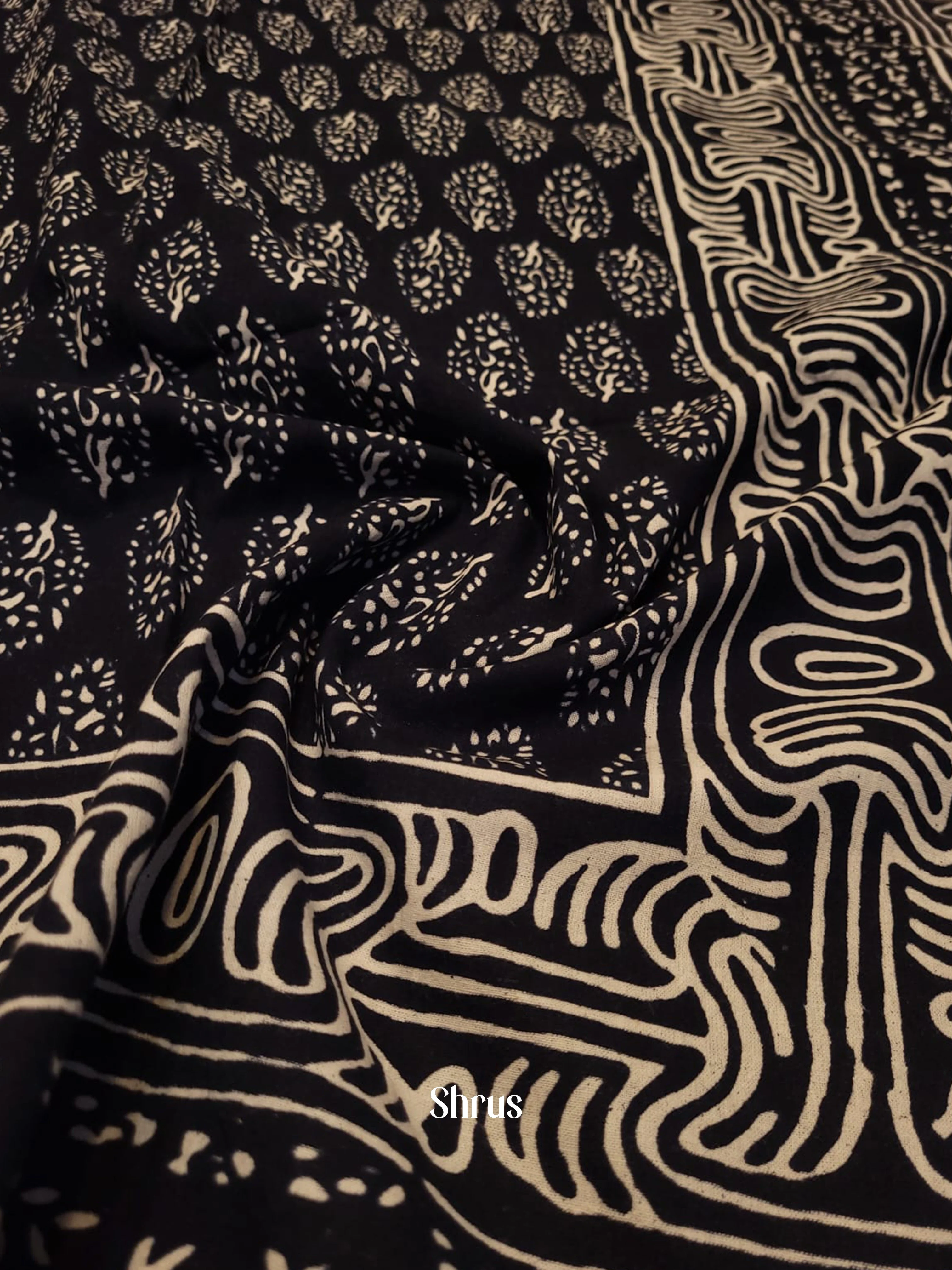 Black & Cream - Bed Spreads