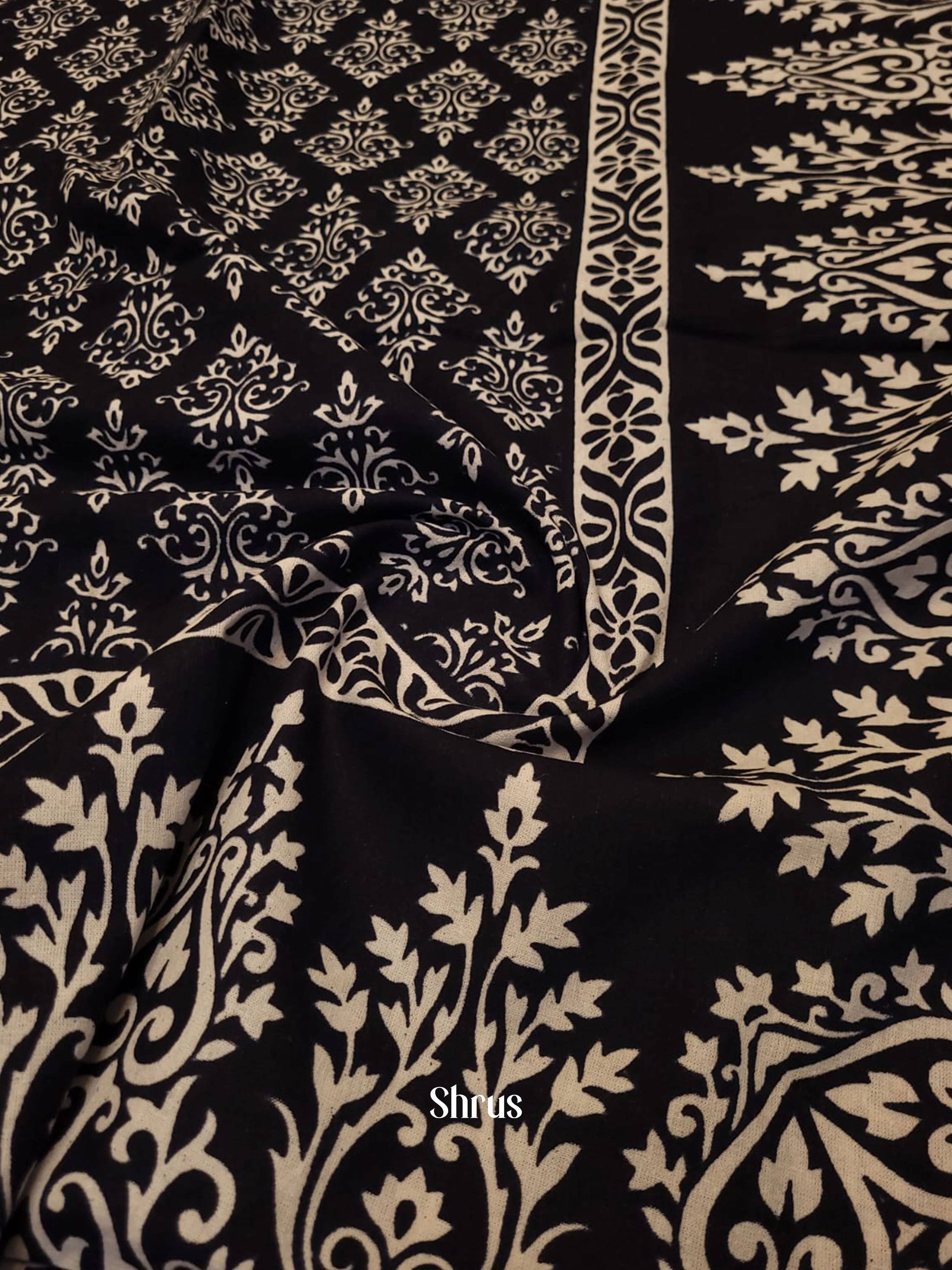 Black & Cream - Bed Spreads