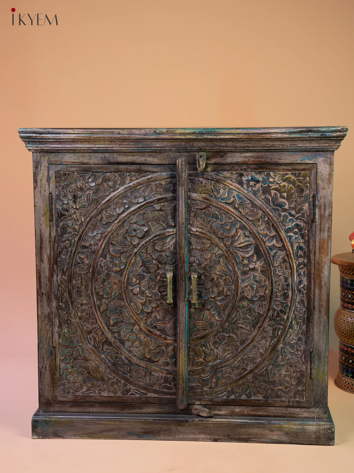 4IJ24030 - WD SIDEBOARD - Image 2