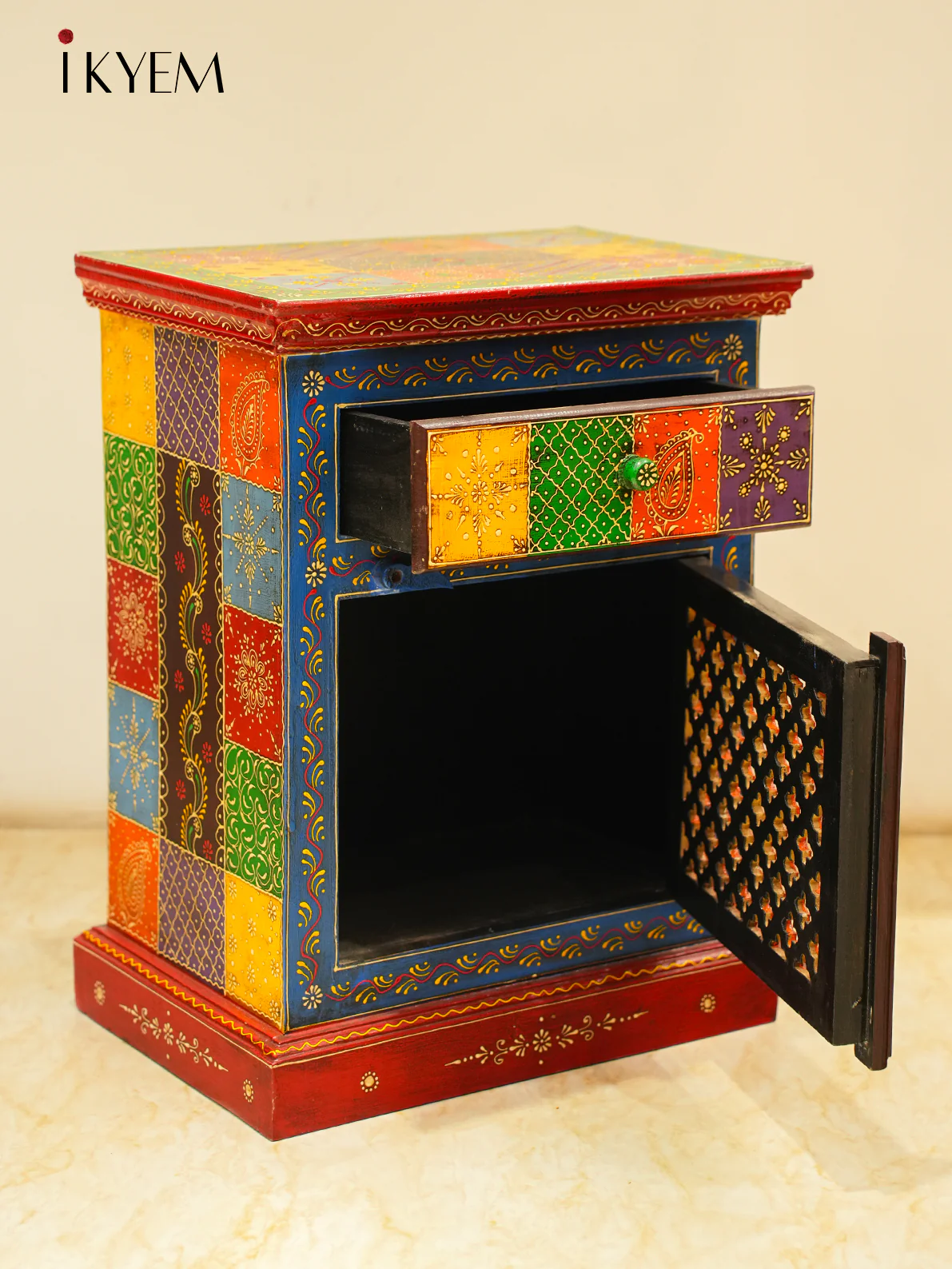 4IJ24033 - WD BEDSIDE - Image 2