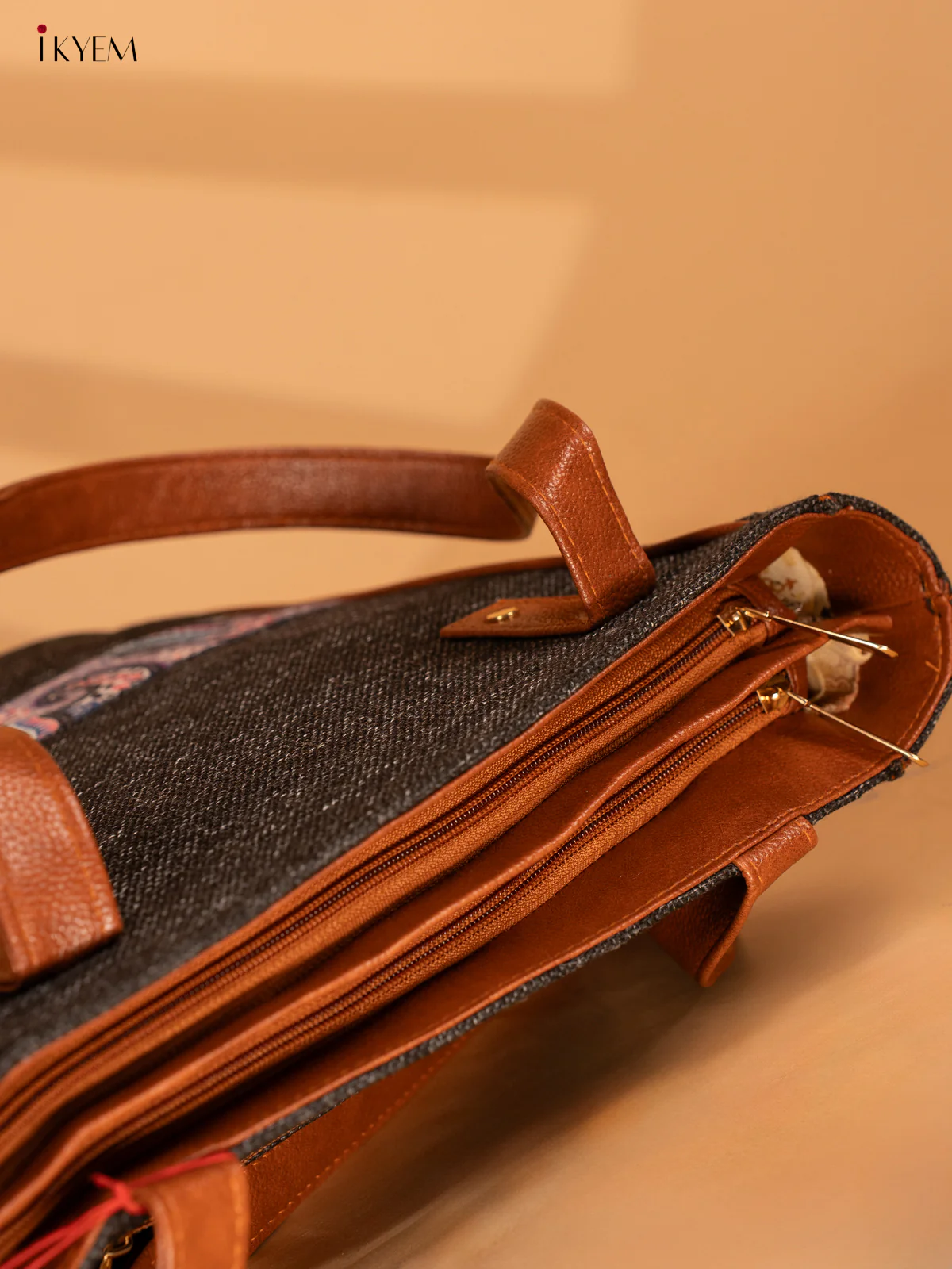 Jacquard Handbag with Coin Pouch - Black - KA18146 - Image 6