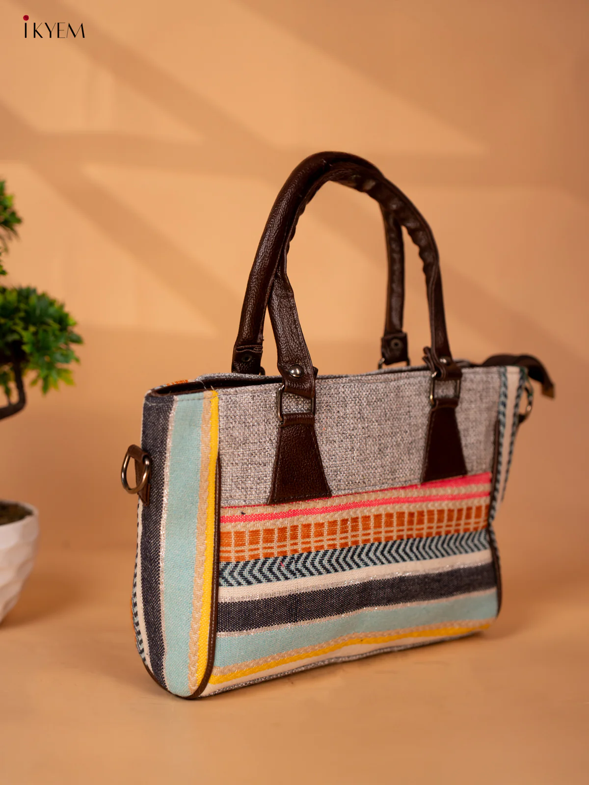Jacquard Handbag with Leather sling - Grey - KB22111 - Image 4