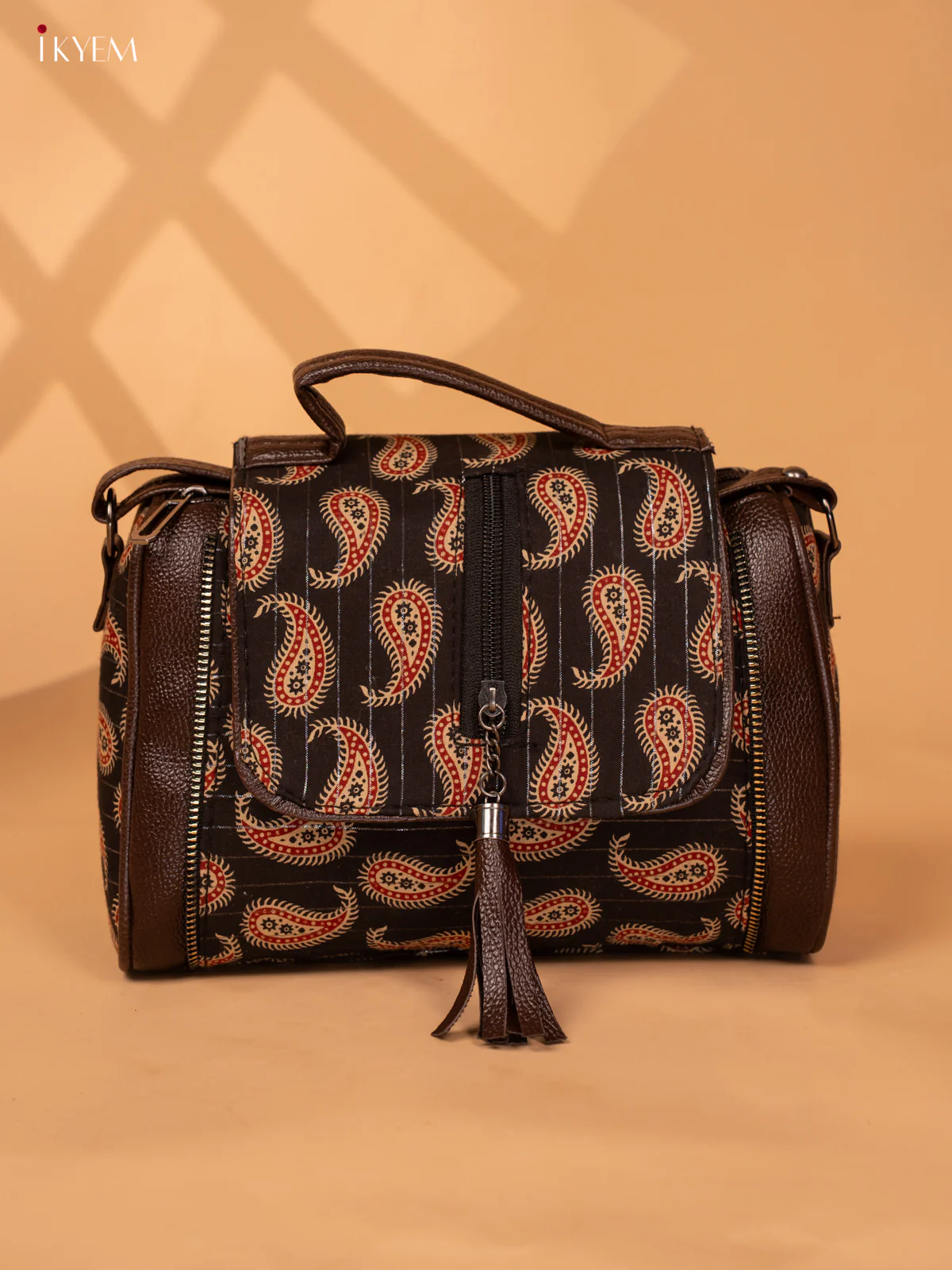 Printed Sling Bag - Paisley Black - KB22129 - Image 2