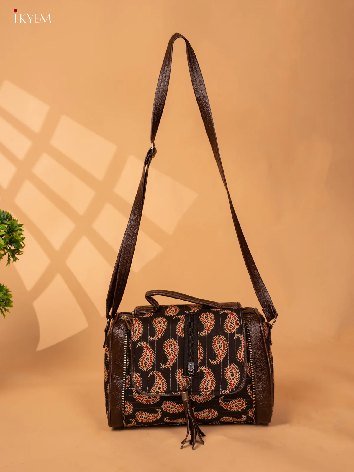 Printed Sling Bag - Paisley Black - KB22129 - Image 6