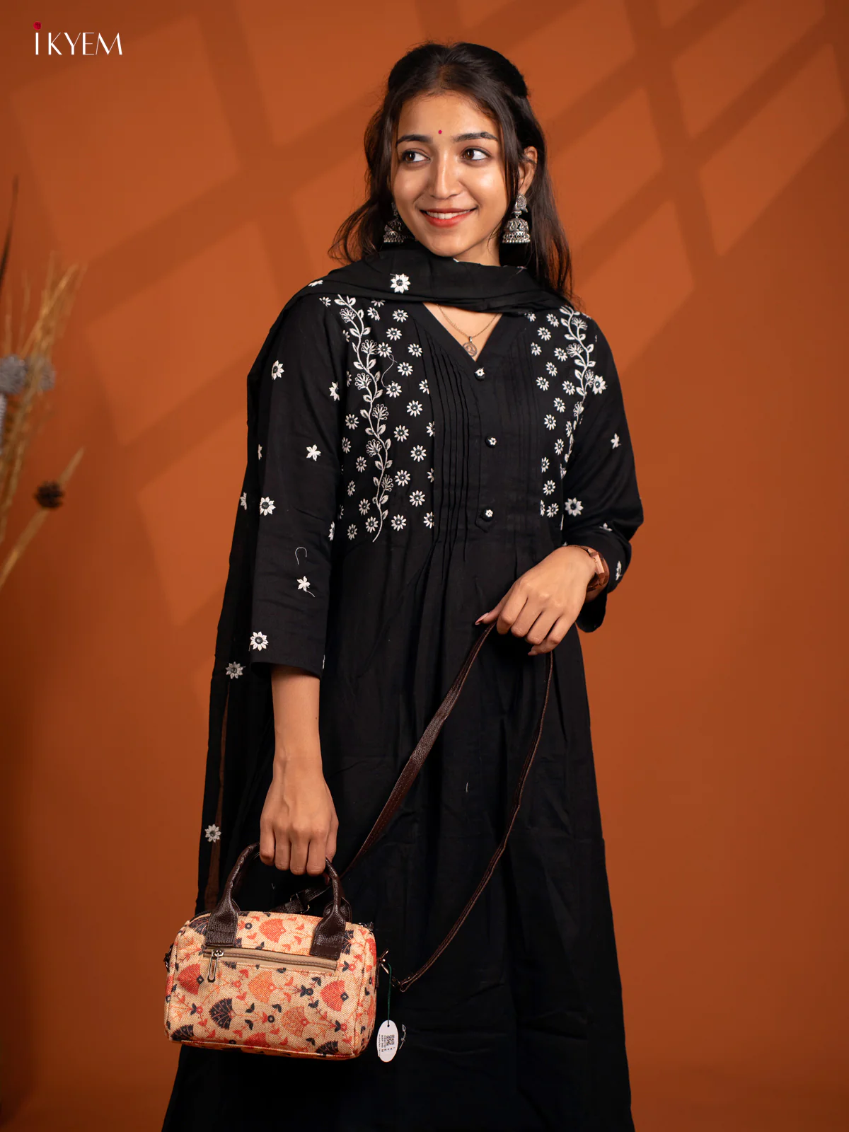 semi jute sling Bag with semi - Cream & Orange - KB22152 - Image 2