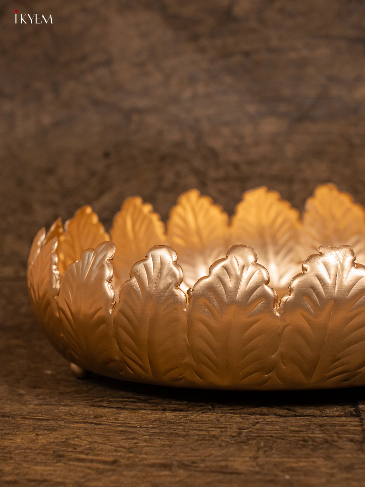 Metal Gold coating Leaf Urli - (12×12) - KC18112 - Image 4