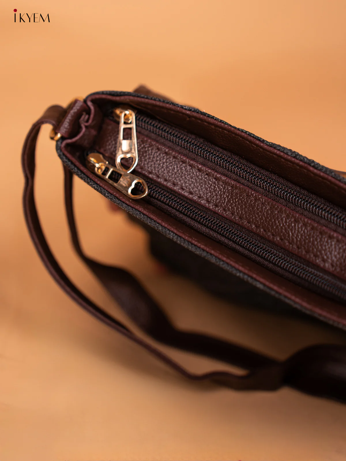 Jacquard Leather Sling Bag with Printed Flap -Black - KD05142 - Image 5
