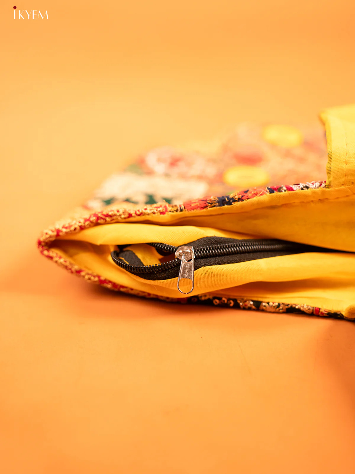 Multicolor Messenger Bag - KD26132 - Image 4