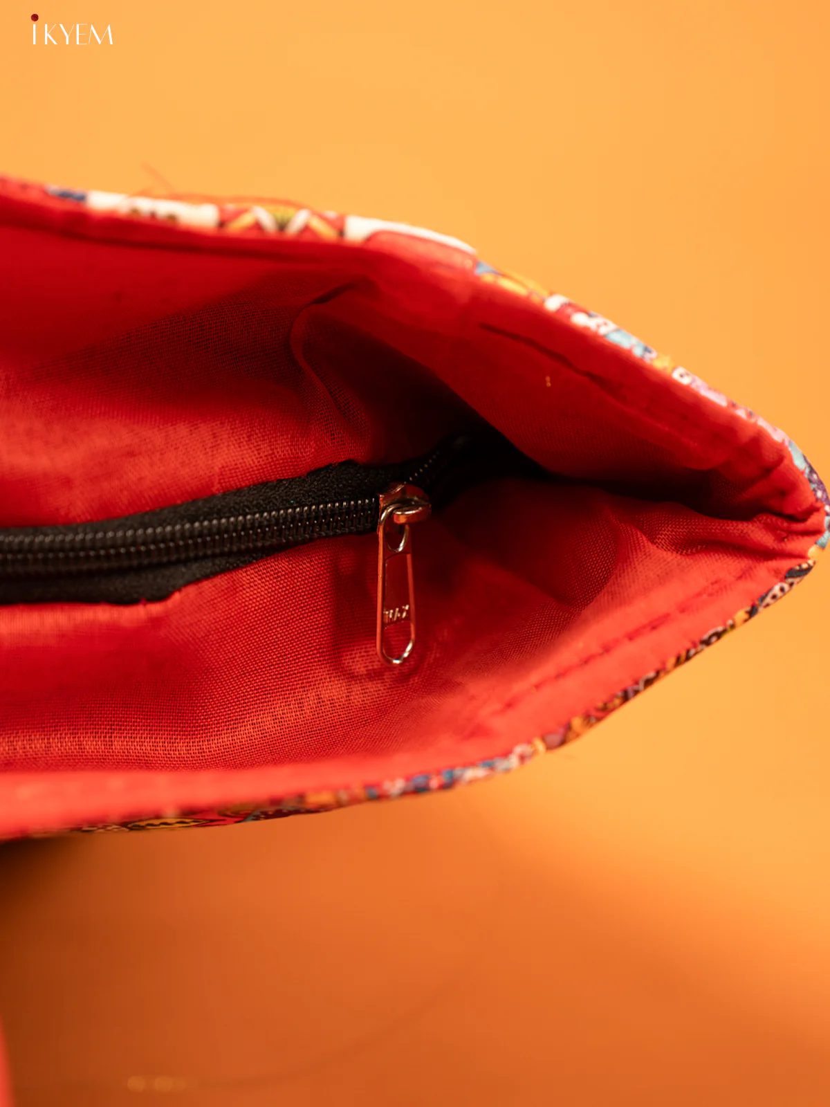 Ikkat Jhola Handbag - Image 4