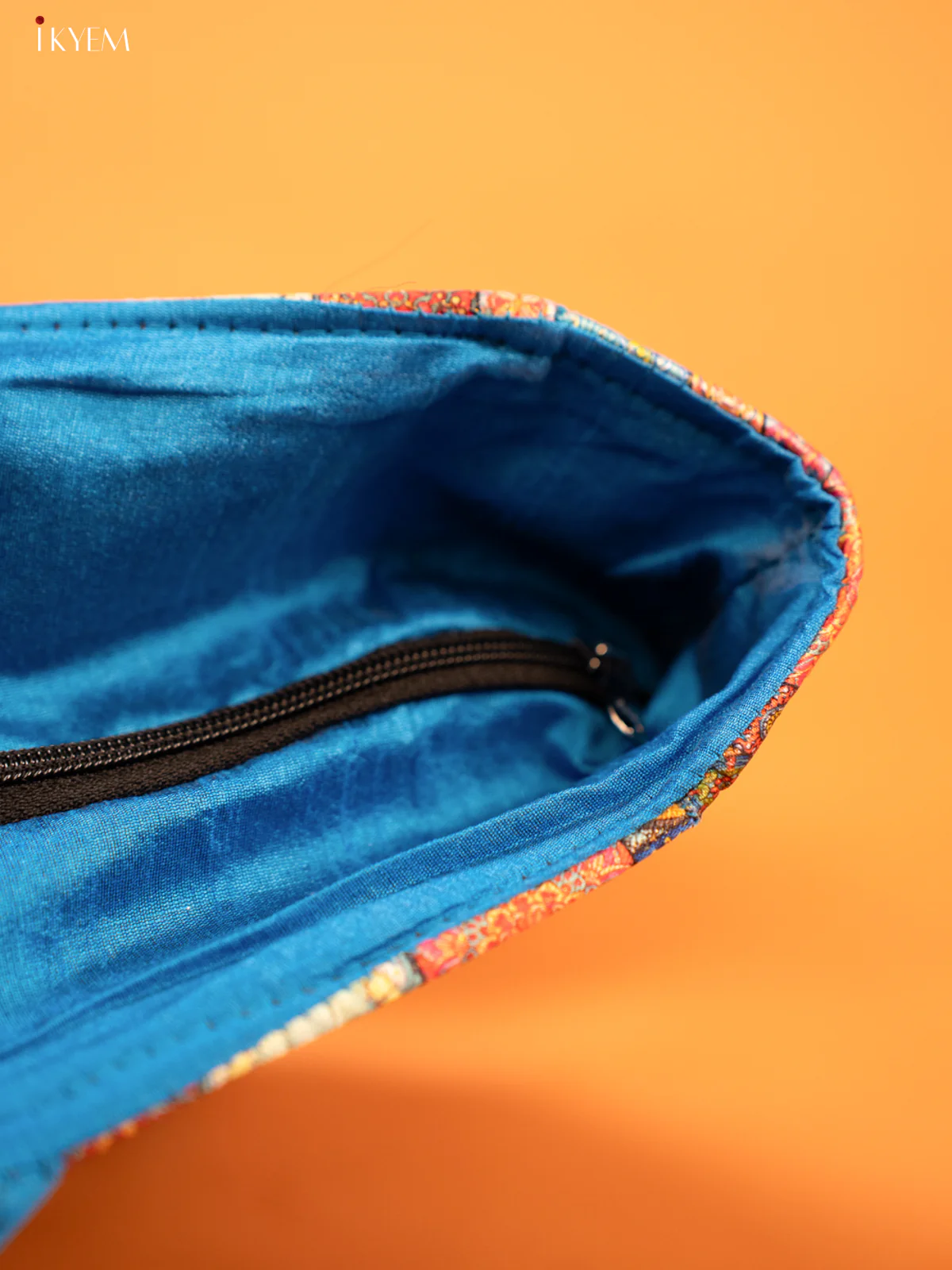 Ikkat Jhola Handbag - Image 3