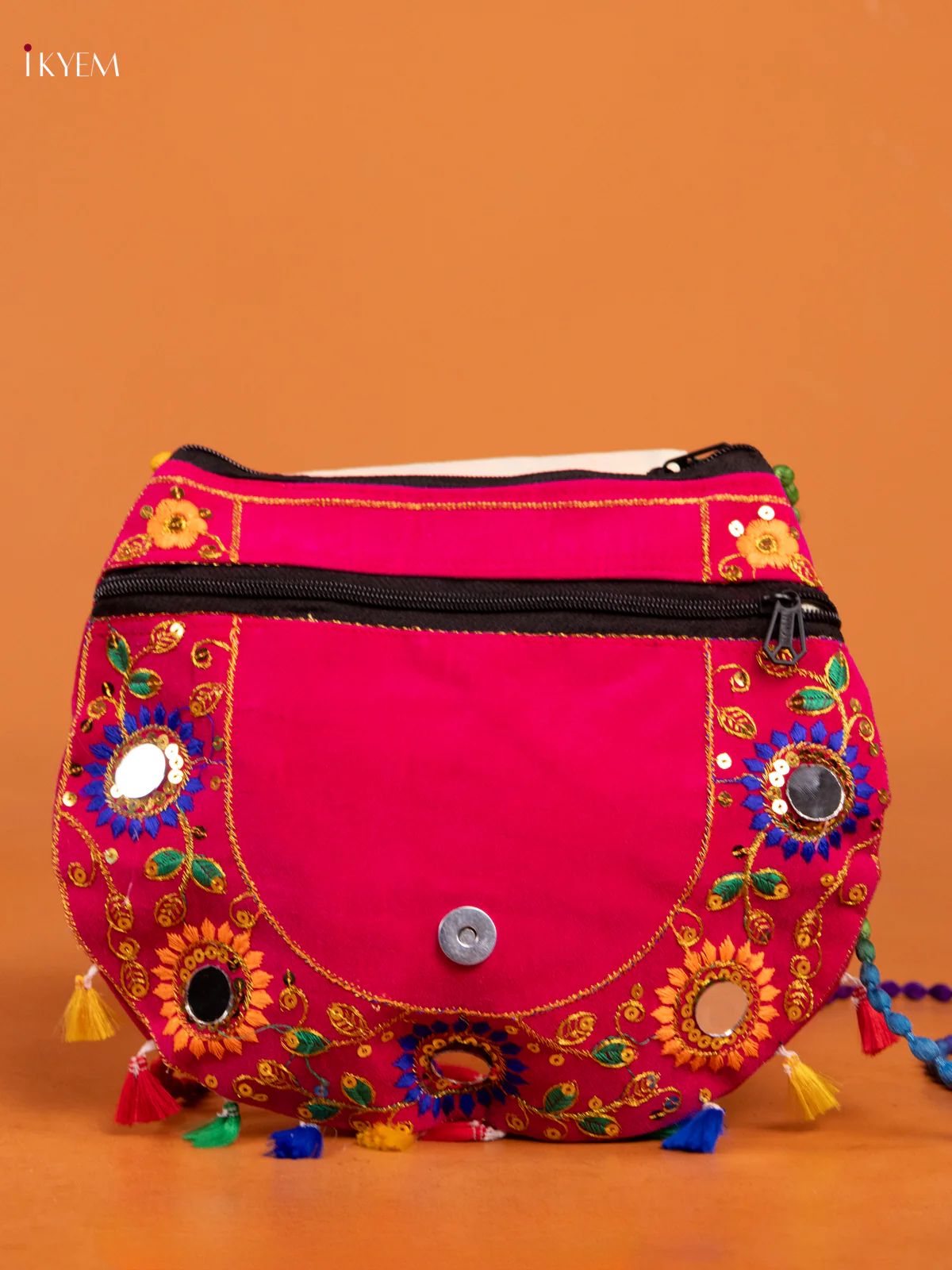 Velvet Embrodery rajasthani jaipuri Sling Bag - KD26419 - Image 3