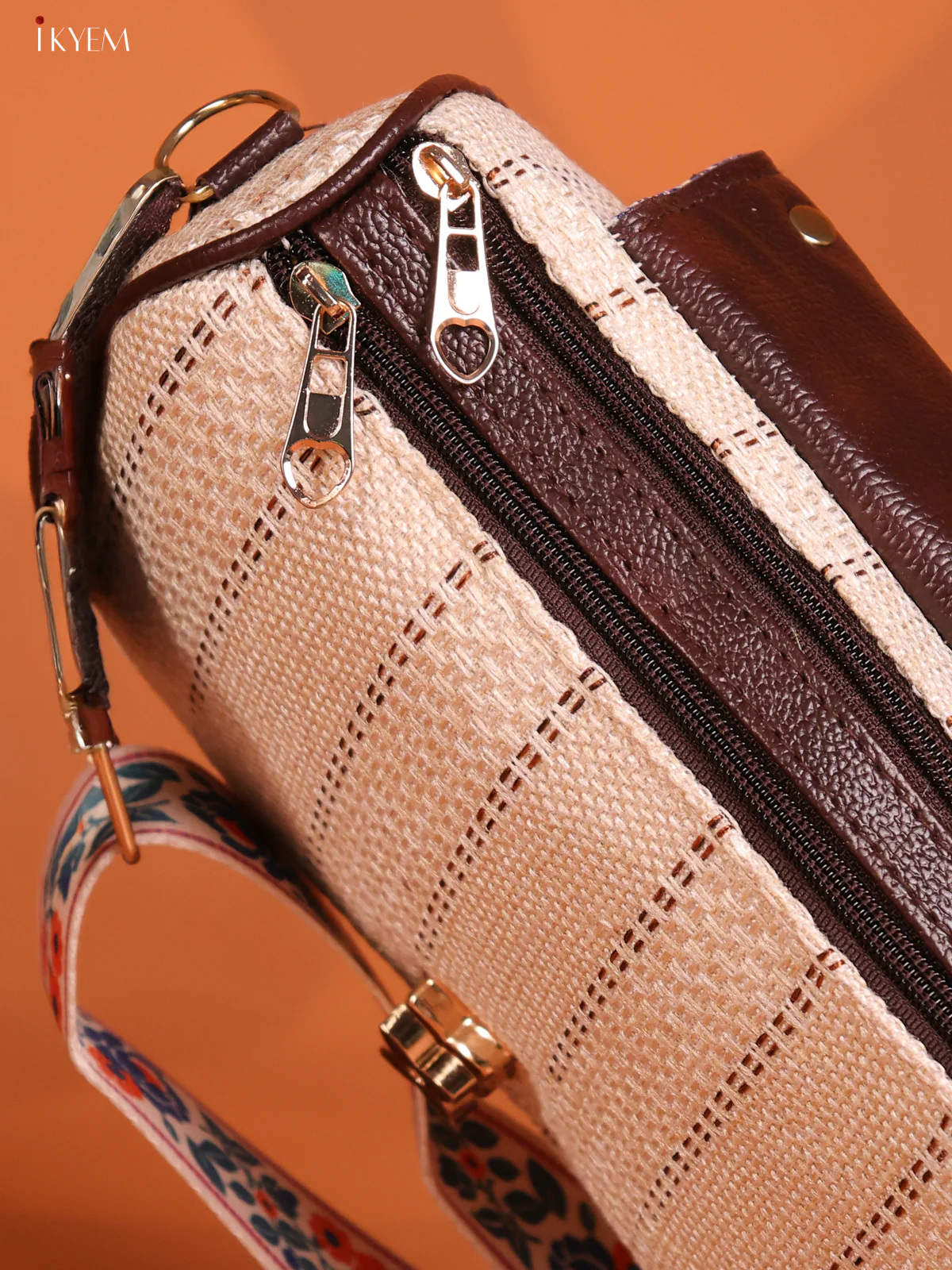 Jacquard Paisley Gusset & Flap Printed Sling Bag with 3 Compartments - White with Blue - KD26643 - Image 3