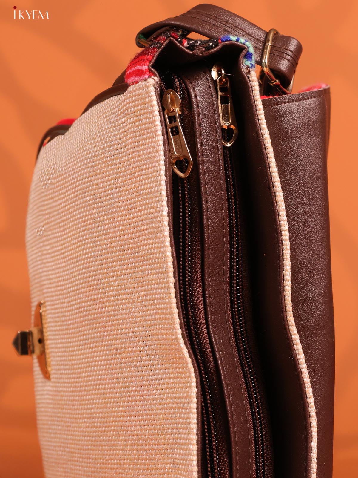 Jacquard Stripe Gusset & Flap Leather sling bag with 3 Compartments - white - KD26693 - Image 5