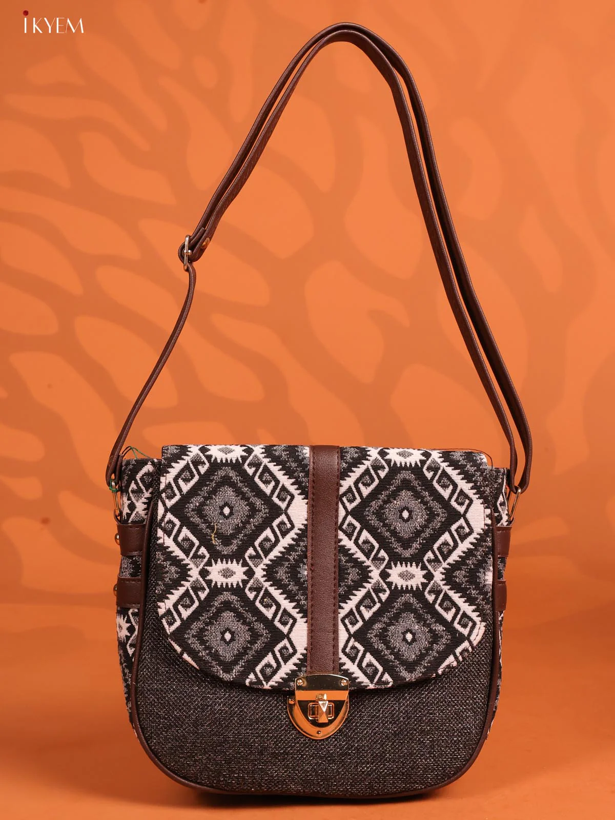 Jacquard Geometric Gusset & Flap Leather sling bag with 3 Compartments - Black - KD26698 - Image 4