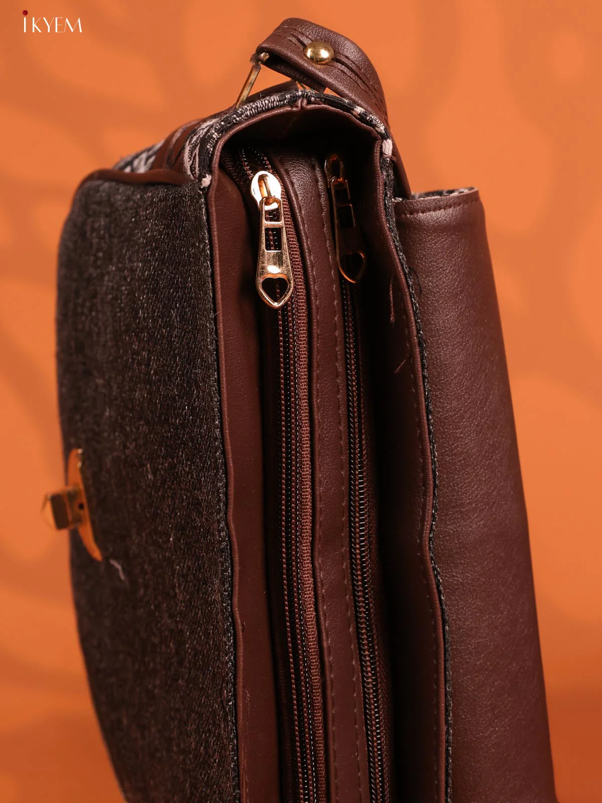 Jacquard Geometric Gusset & Flap Leather sling bag with 3 Compartments - Black - KD26698 - Image 5