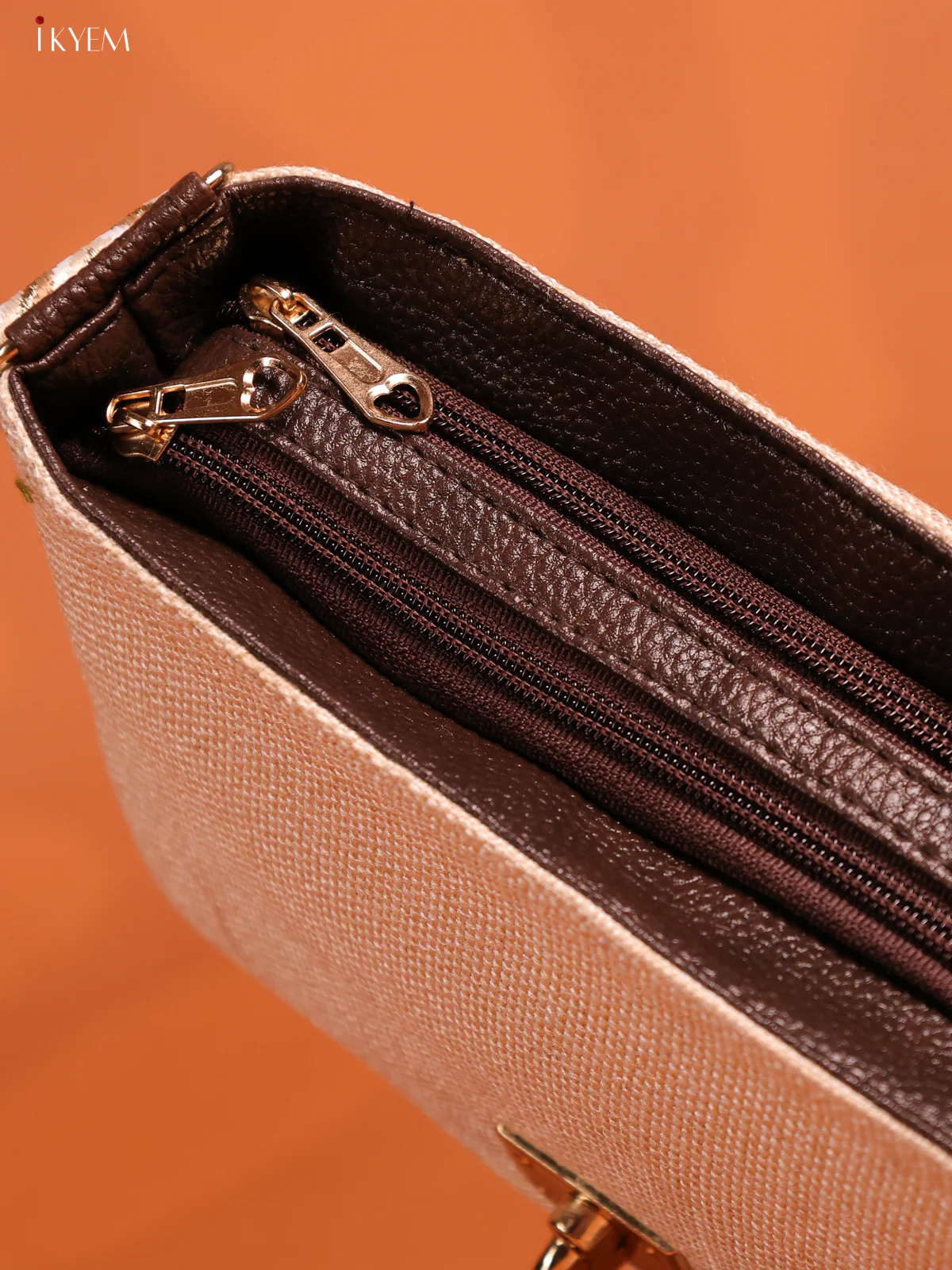 Jacquard woven Gusset & Flap Printed Sling Bag with 3 Compartments - white - KD26715 - Image 3