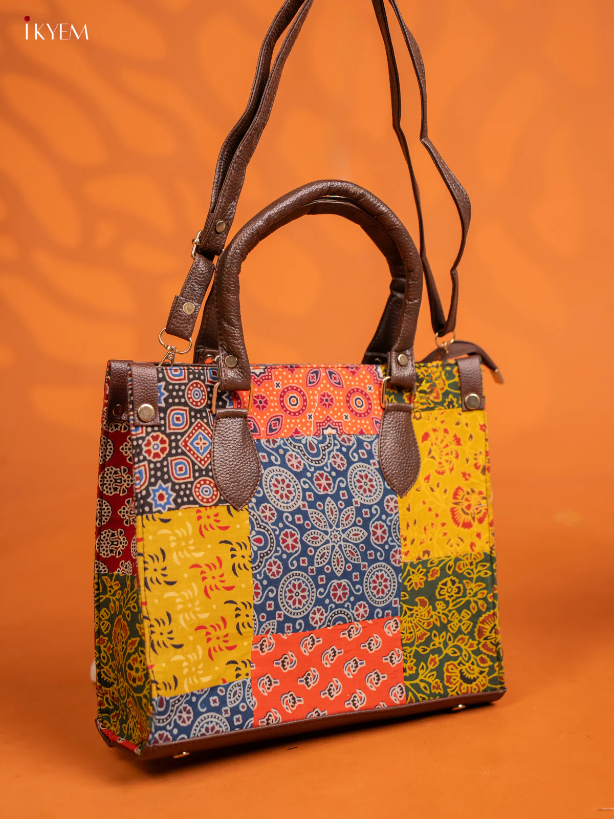 Ajrakh Printed Handbag with Small Pouch - Multicolour - KE16155 - Image 3