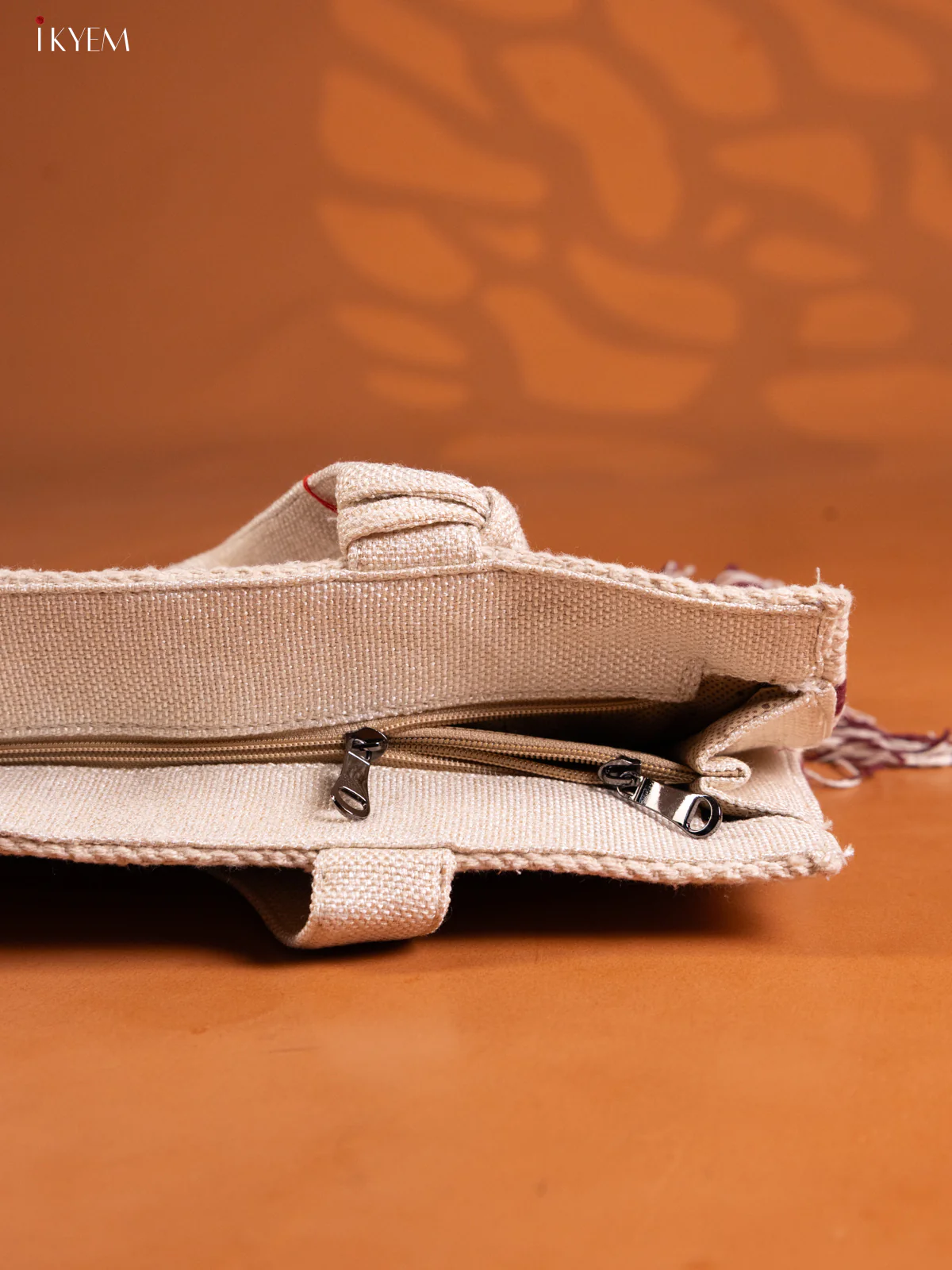 Jacquard rugs Tote Bag with Coin Pouch - Marron & White - KE16231 - Image 3
