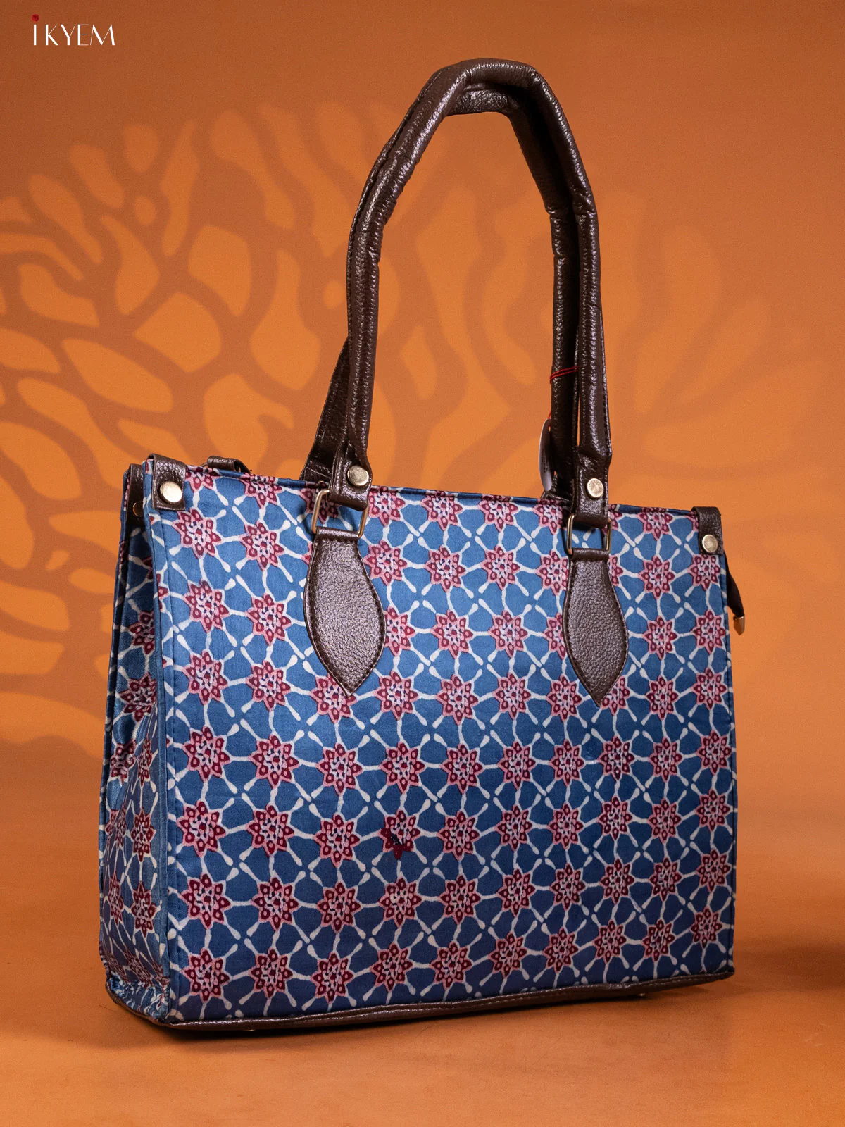 Ajrakh Print Hand And Sling Bag Red With Blue - Image 2