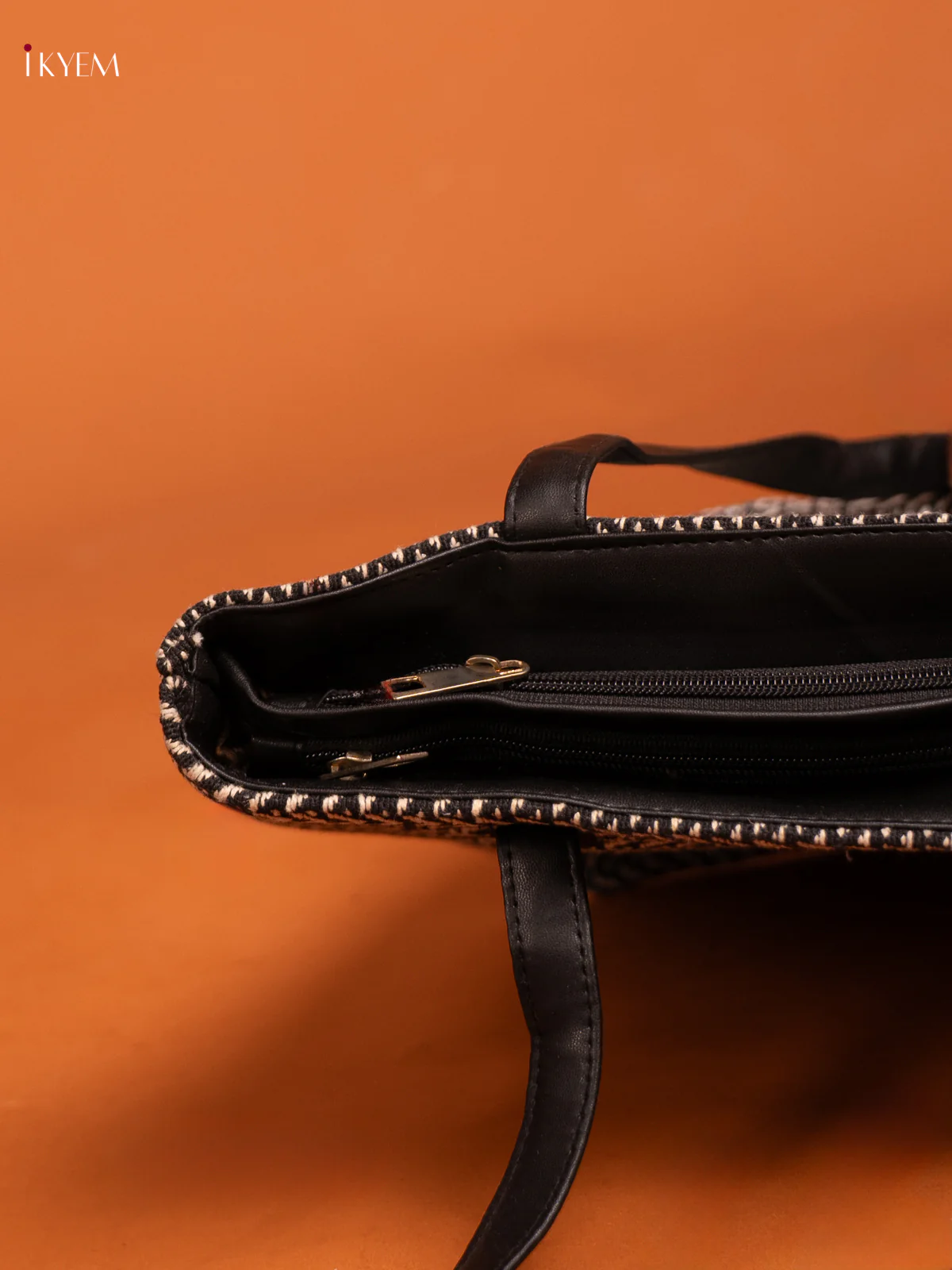 Ikkat Deesign Hand Bag And Pouch  Black - Image 4
