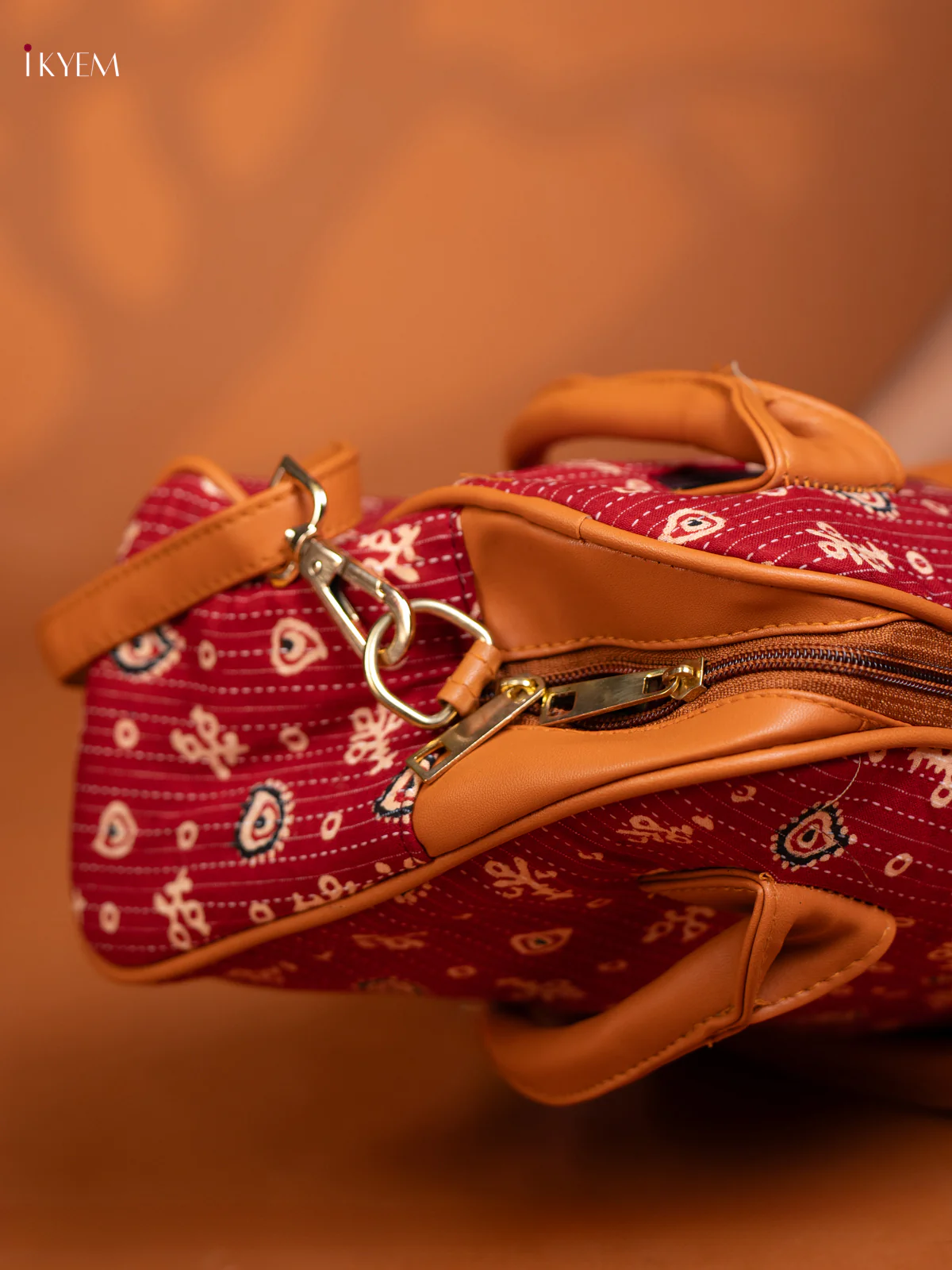 Cotton Ikat Printed handbag & Leather Sling with 2 Compartments 1 Pouch - Red - KE16376 - Image 4