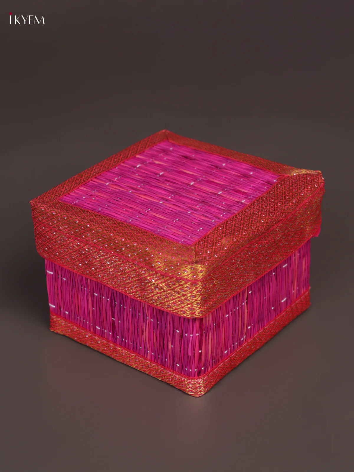 Square Korai Box With Zari Borders - Pink - (4×4) - KEA2817