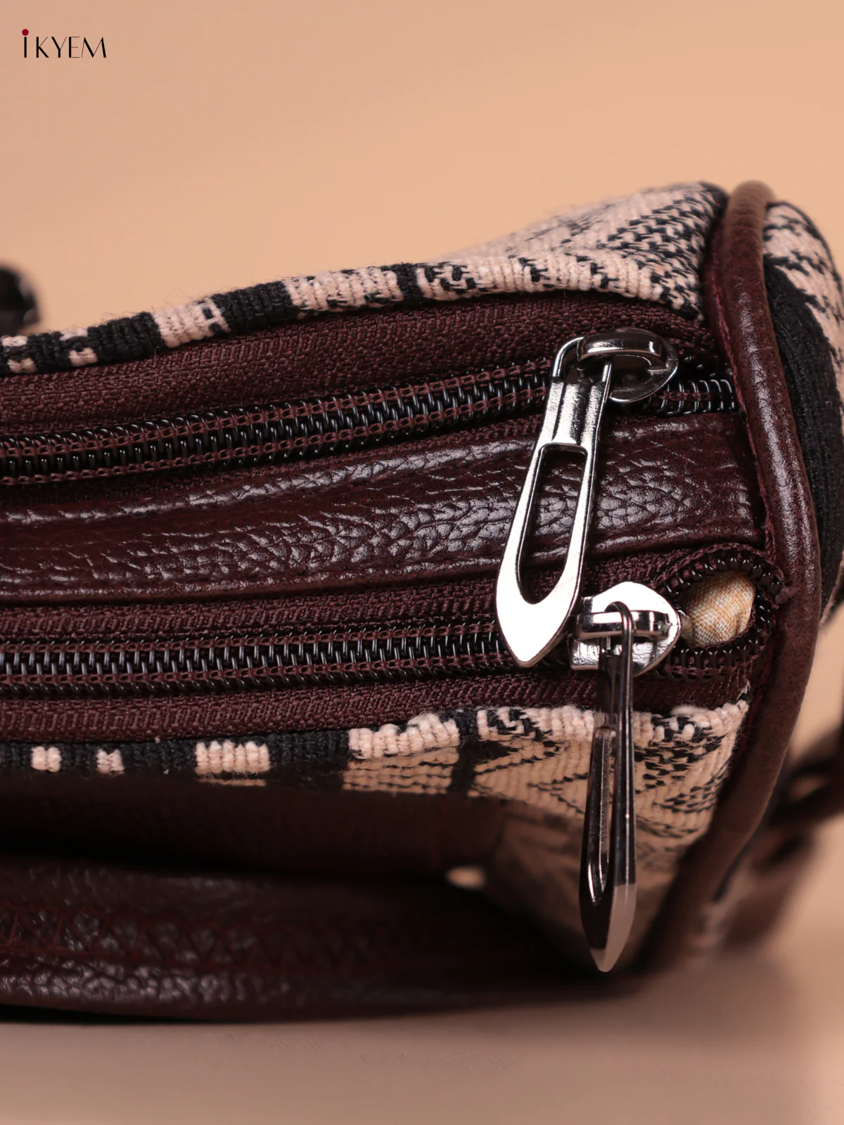 Printed Sling Bag - Cream&Black - Image 3