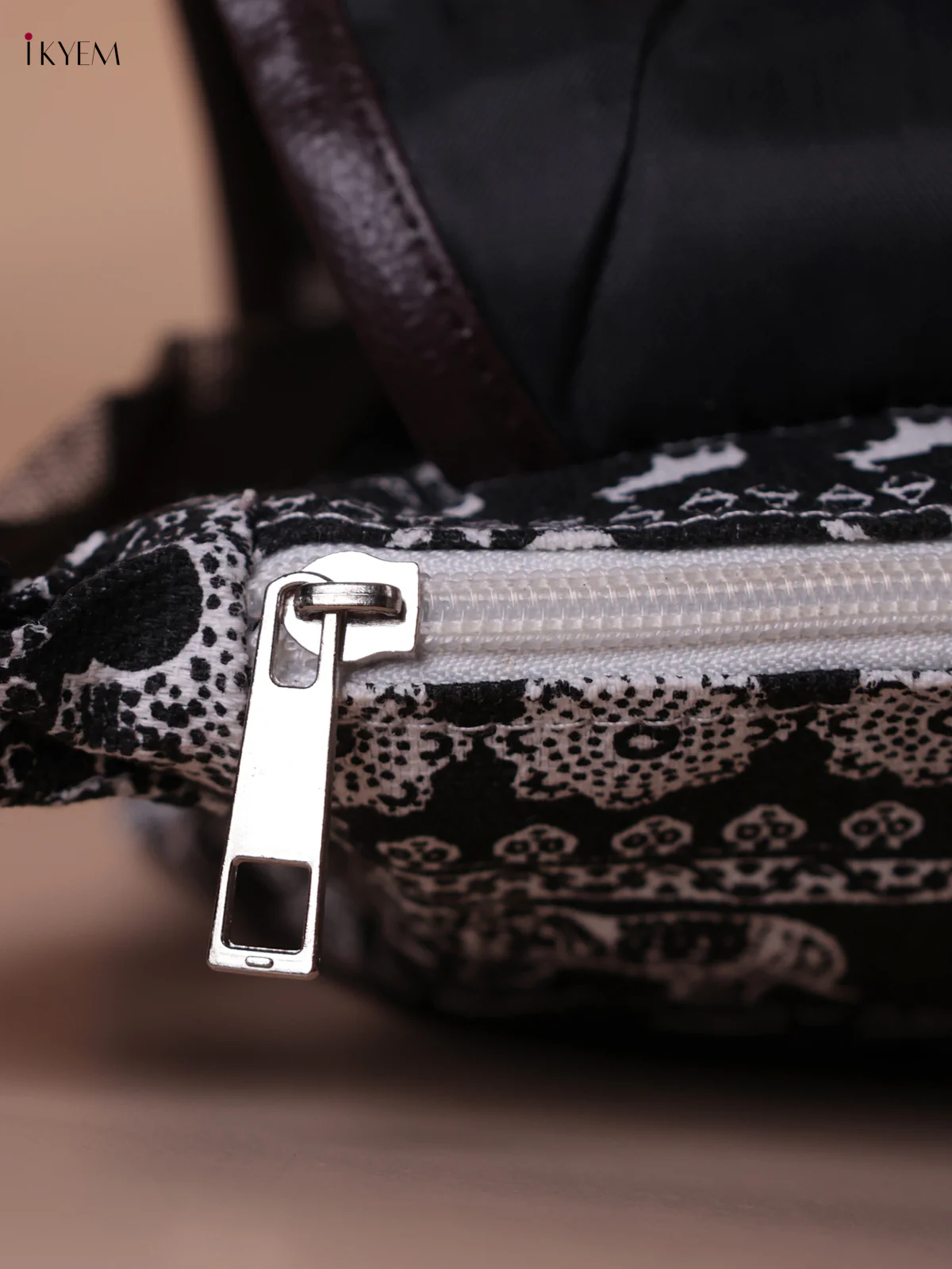 Elephant Design Crossbody Bag -Black - Image 3