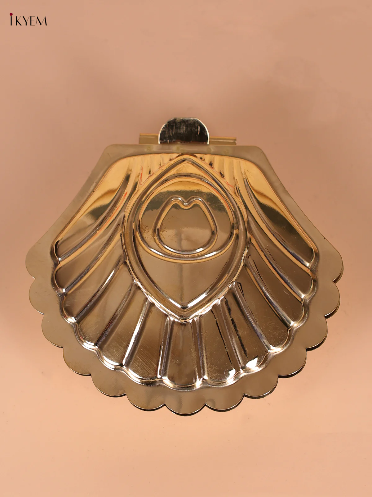 Brass Oyster Kumkum Box - Image 3