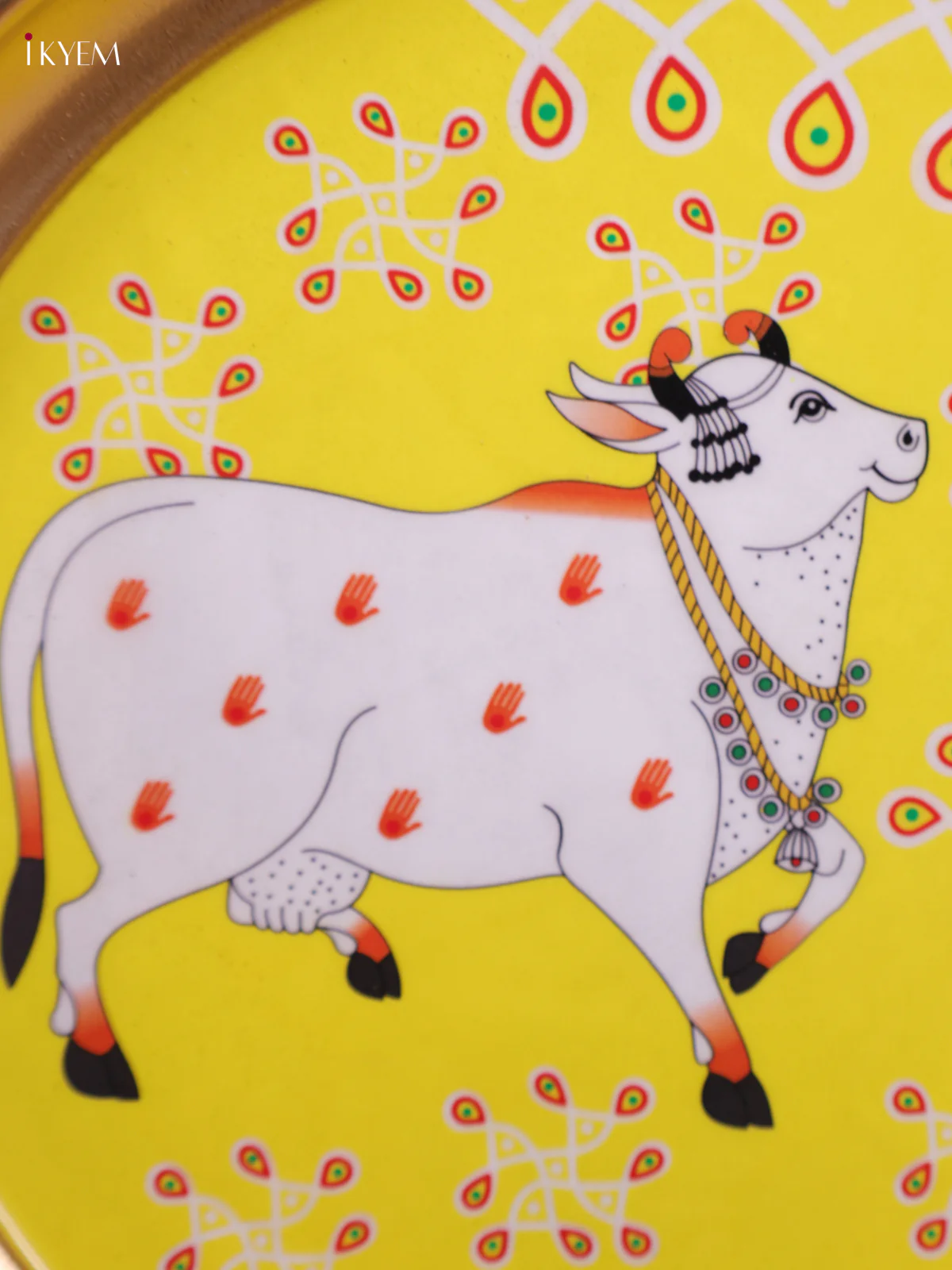 Cow - Printed Brass Coated Plate With Hook Yellow - 8 inch - Image 2