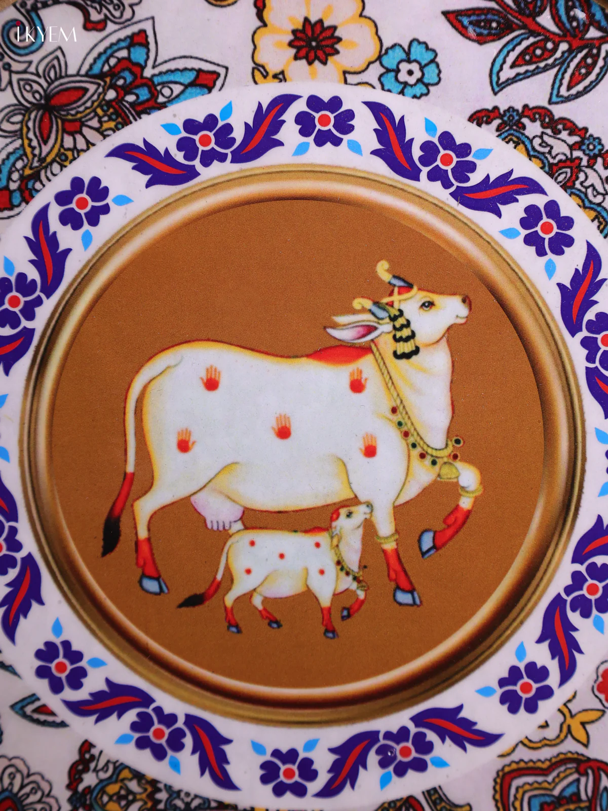 Cow & Calf - Printed Brass Coated Plate With Hook White - 8 inch - Image 2