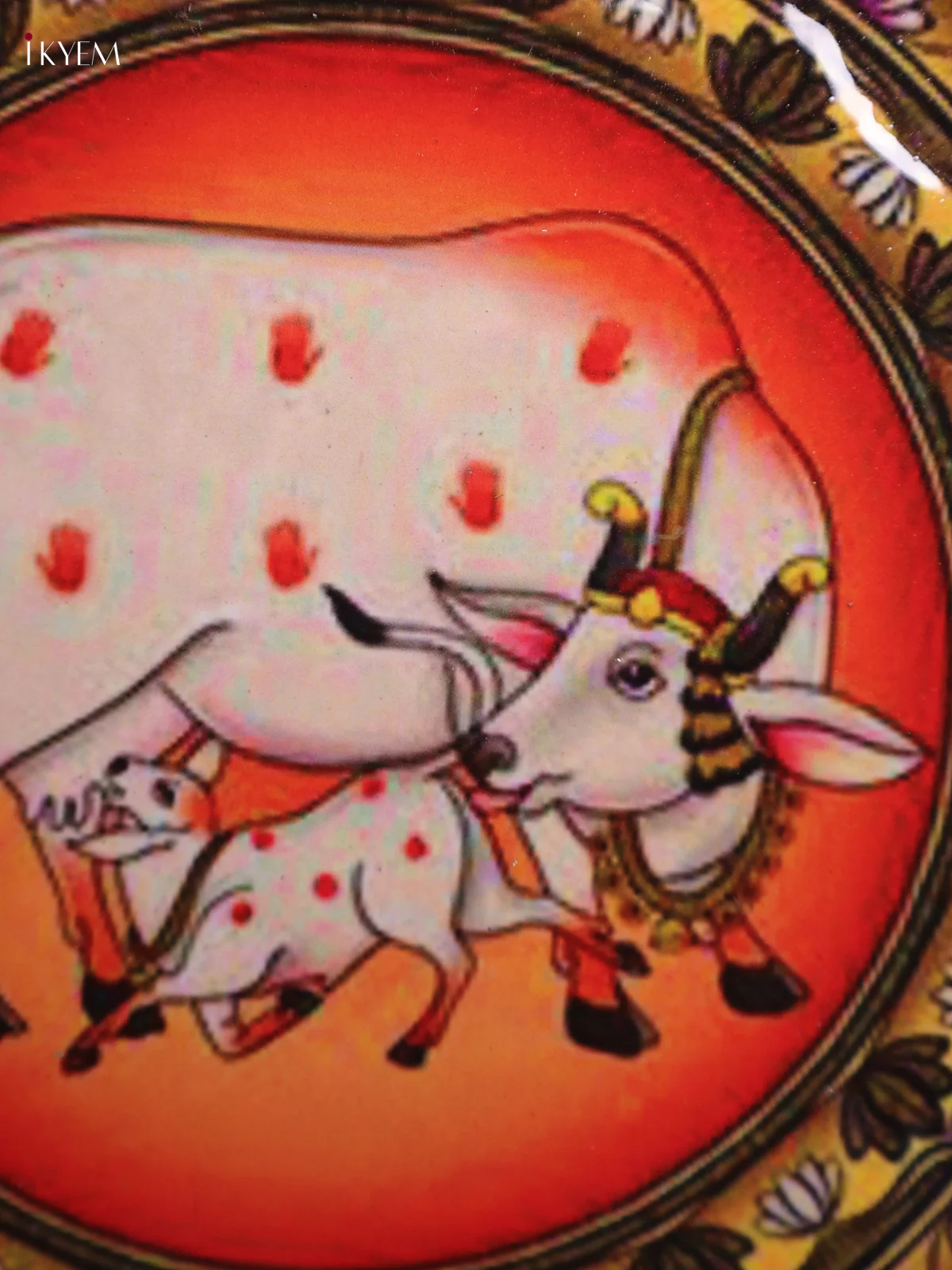 Cow & Claf - Printed Brass Coated Plate With Hook Orange & Yellow - 8 inch - Image 2