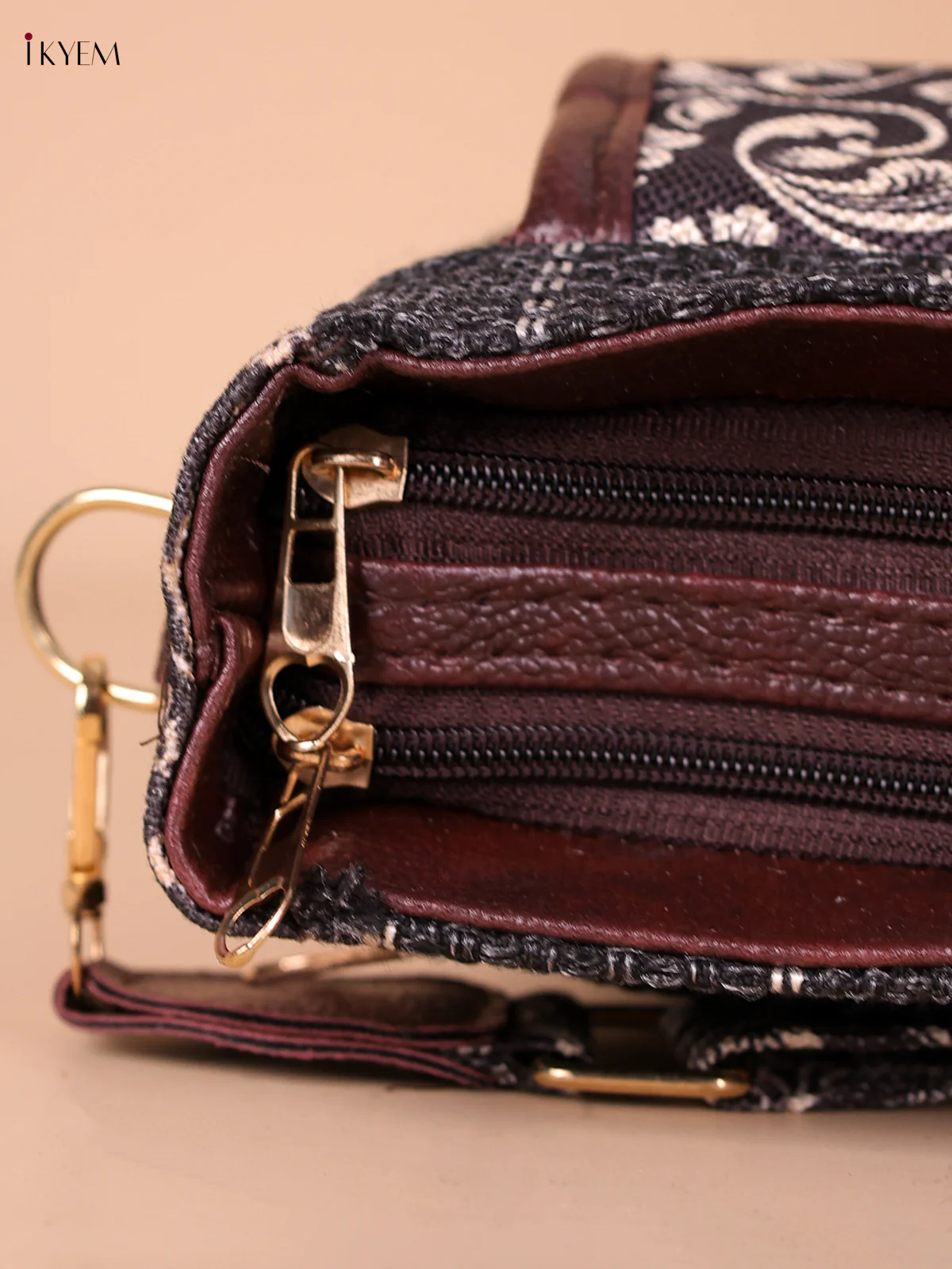 Printed Sling Bag - Black - Image 3