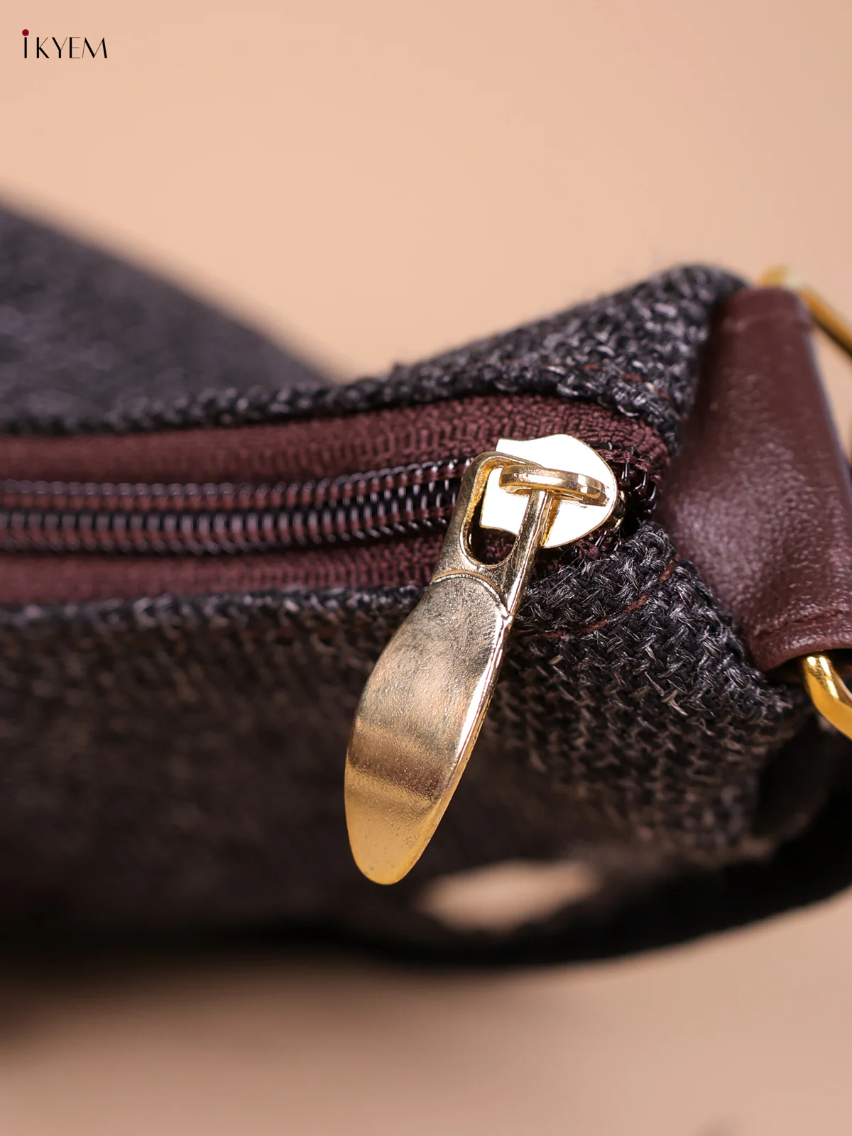 Printed Sling Bag - Black - Image 3
