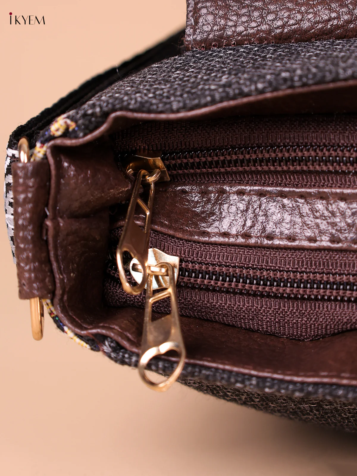 Printed Sling Bag - Black - Image 3
