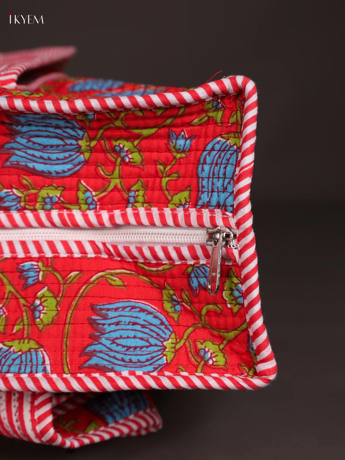 Flower Printed Hand Bag- Red-KEE16035 - Image 4