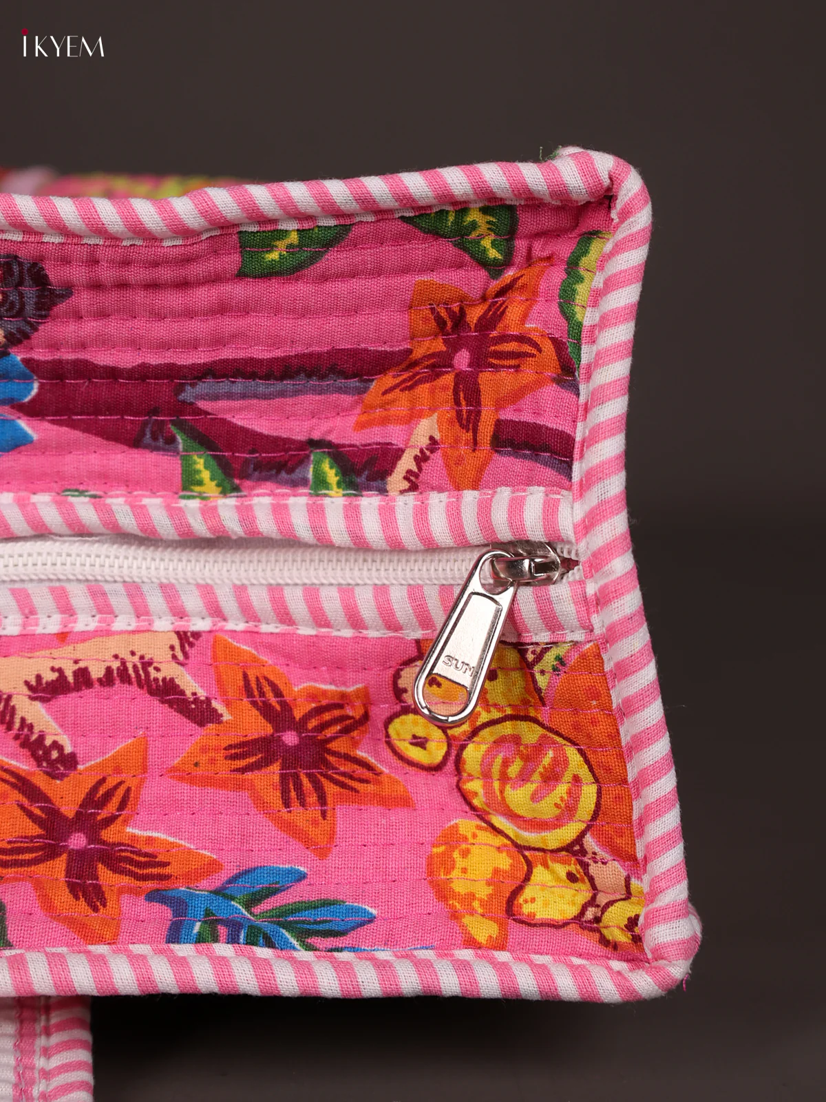 Frida Kahlo Printed Hand bag - Pink-KEE16052 - Image 4