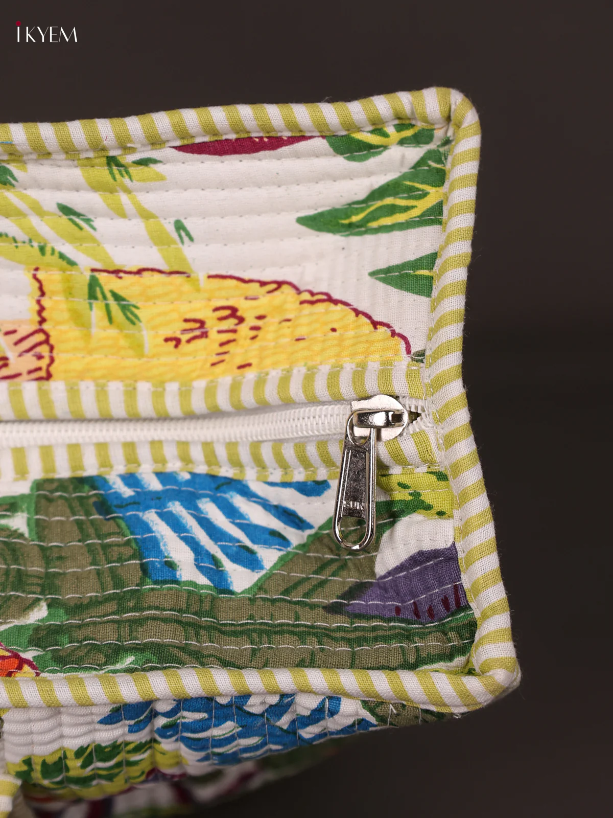Frida Kahlo Printed Hand bag - White-KEE16053 - Image 4