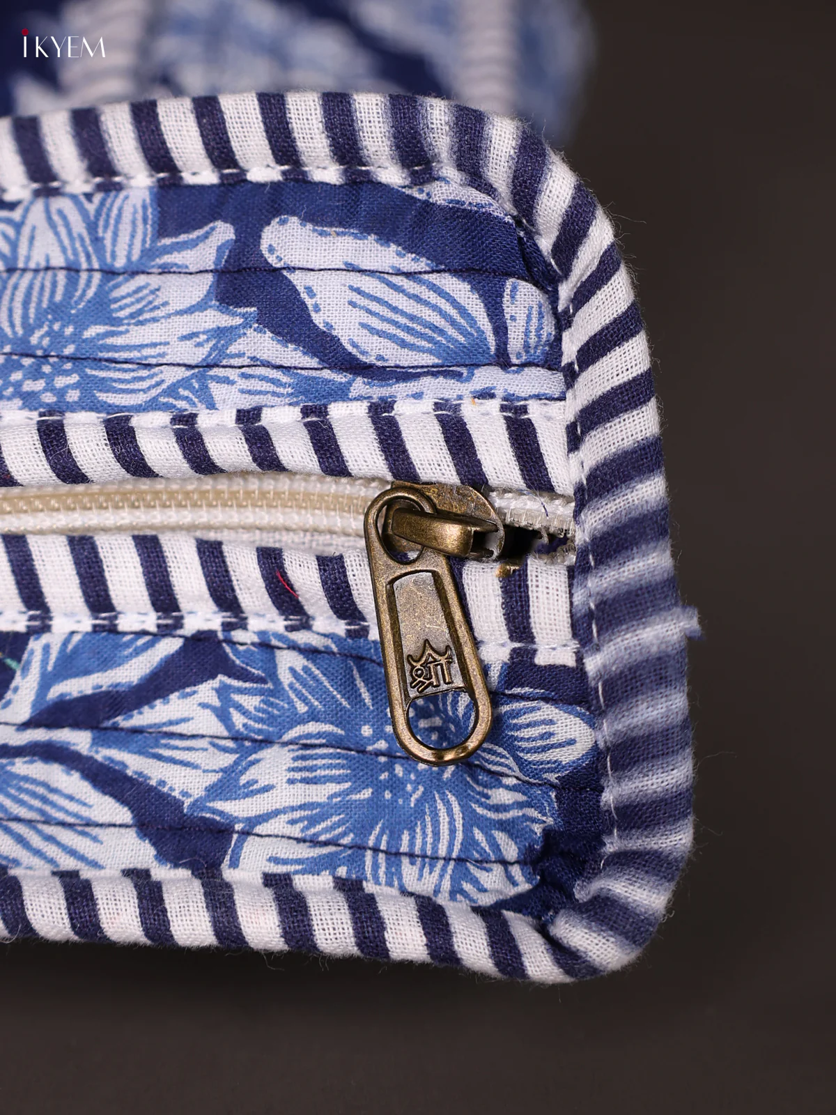 Flower Printed Hand Bag- Blue-KEE16068 - Image 3