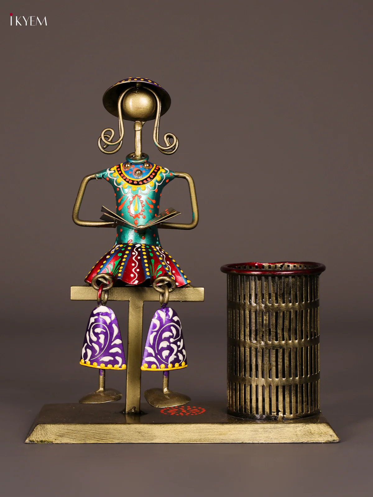 Metal Sitting Doll With Pen Stand-KEE28006