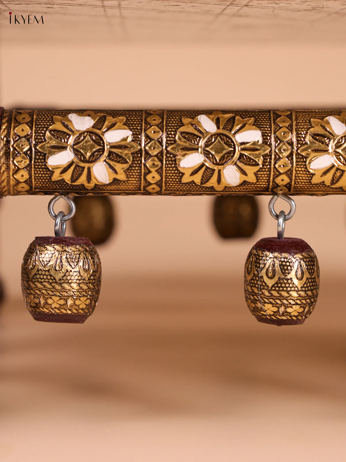 Hand Crafted Gold Oxidized Khatli Wooden Manai(16x16)-KEF03004 - Image 4