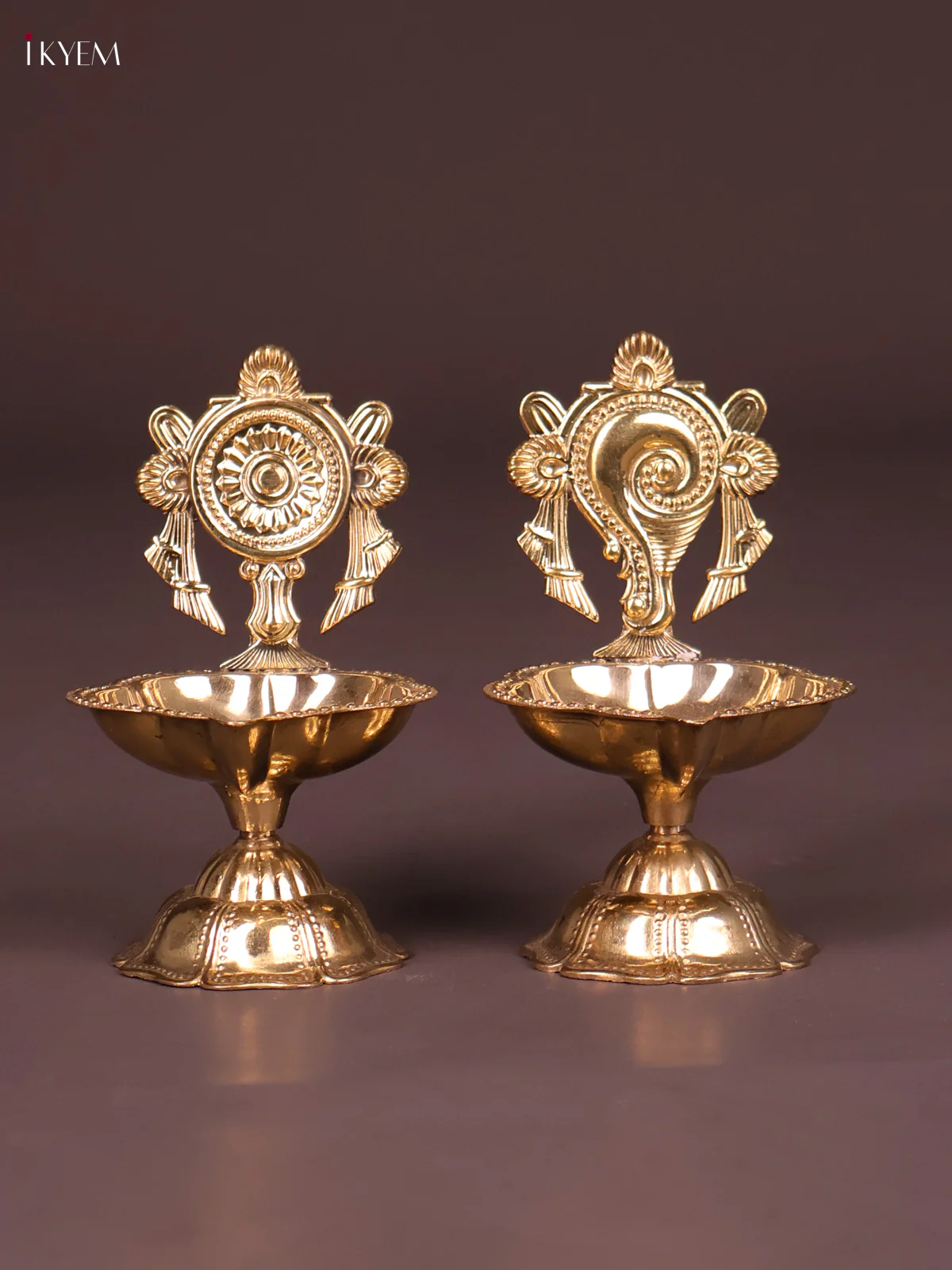 Brass Shank Chakram Diya Set (4 inch)-KEF10035 - Image 4