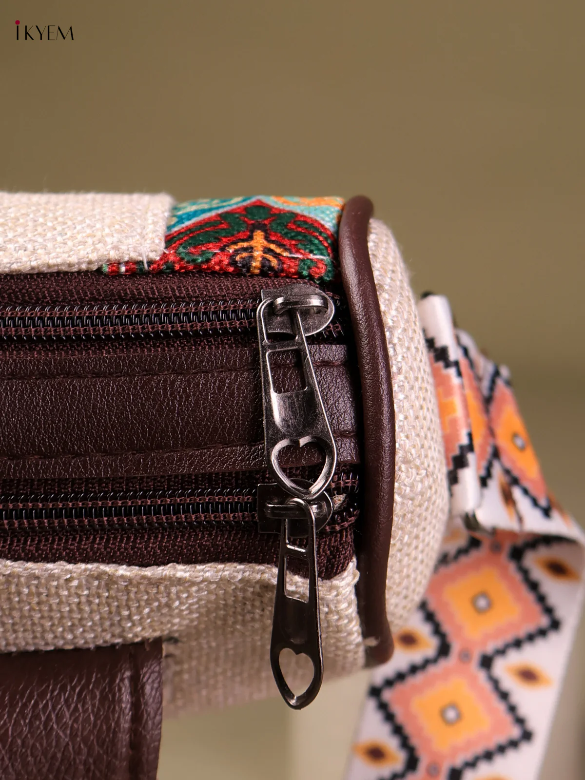 Printed Sling Bag - Balck & Cream-KEG04065 - Image 3