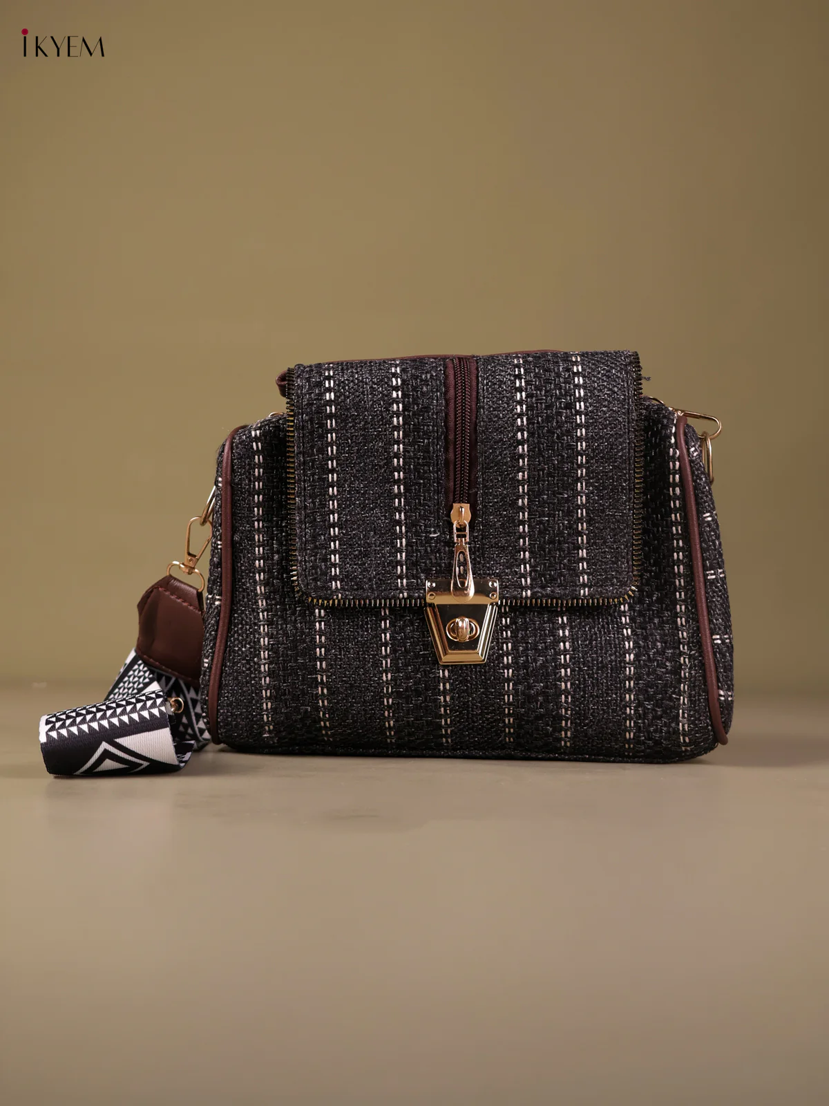 Plain Sling Bag - Black-KEG04111