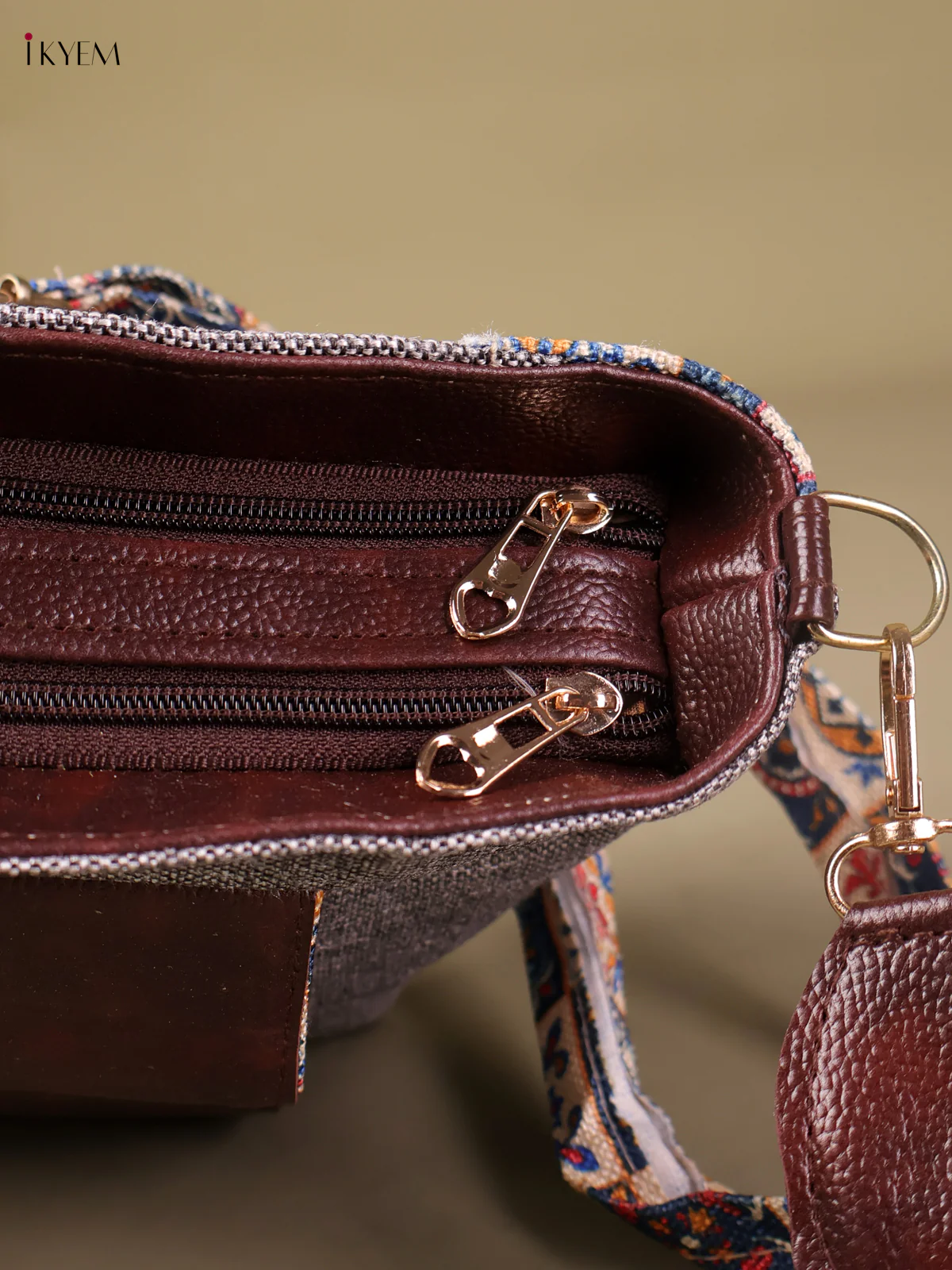 Printed Sling Bag- Ash&Multi Color-KEG04160 - Image 3