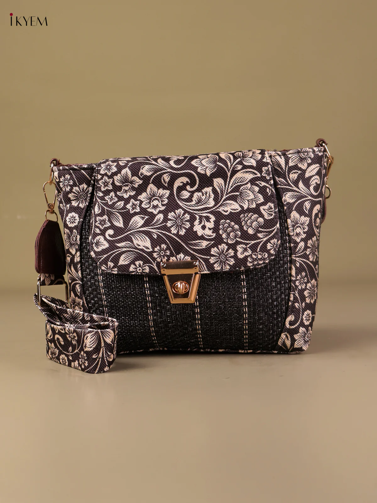 Printed Sling Bag- Black&Cream-KEG04161